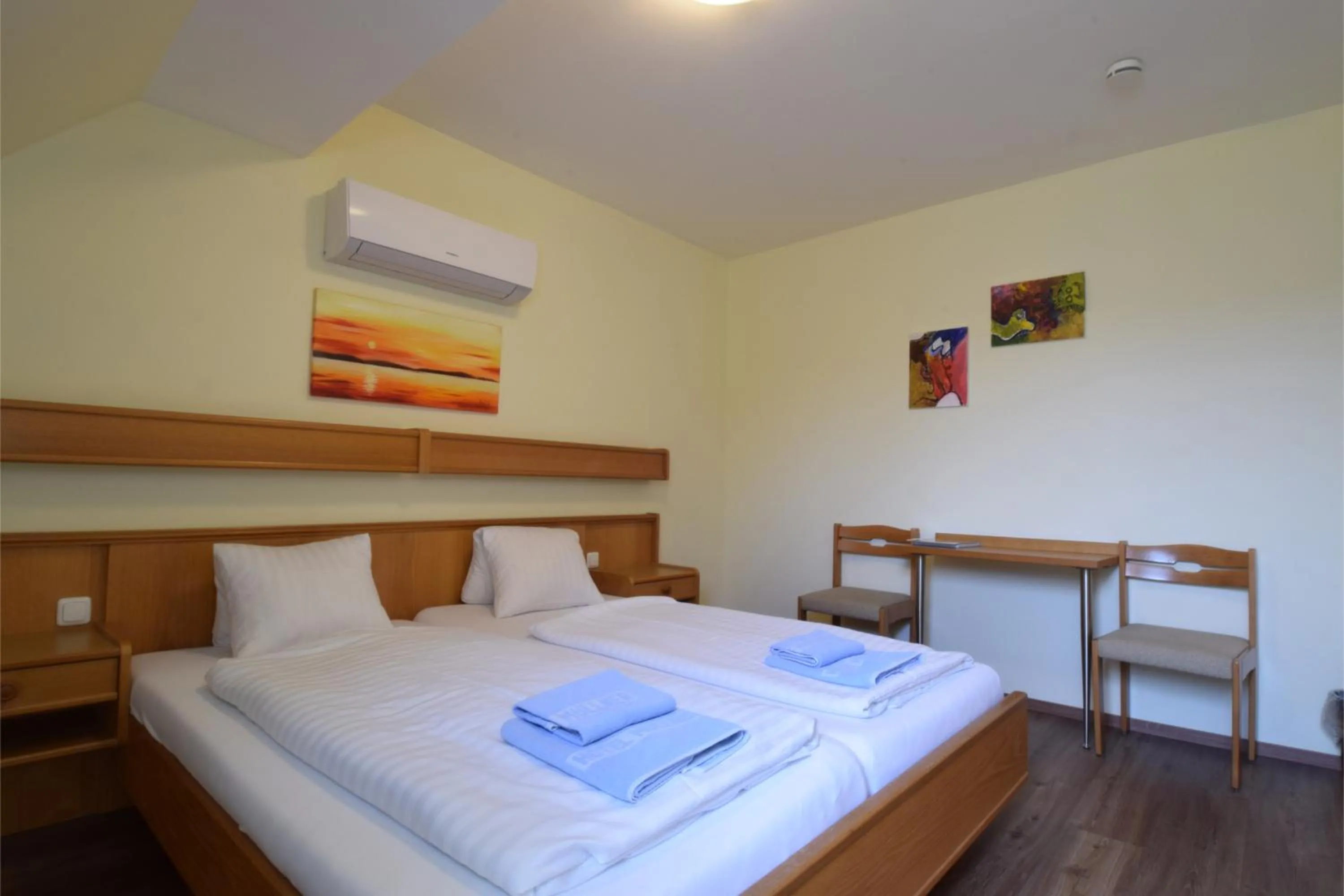 Bedroom, Bed in Hotel Restaurant Müllner