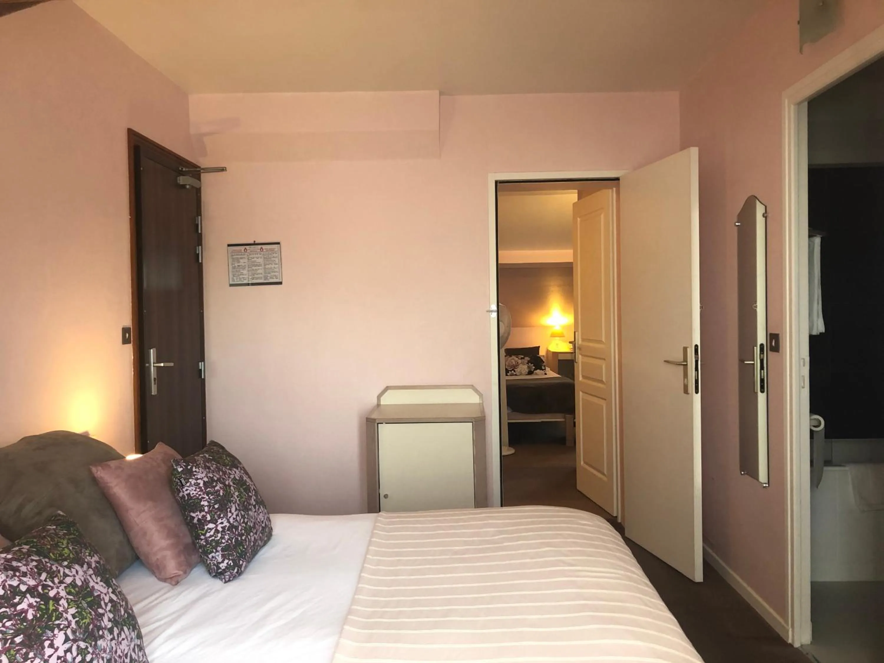 Bedroom, Bed in Hotel de L'Oise