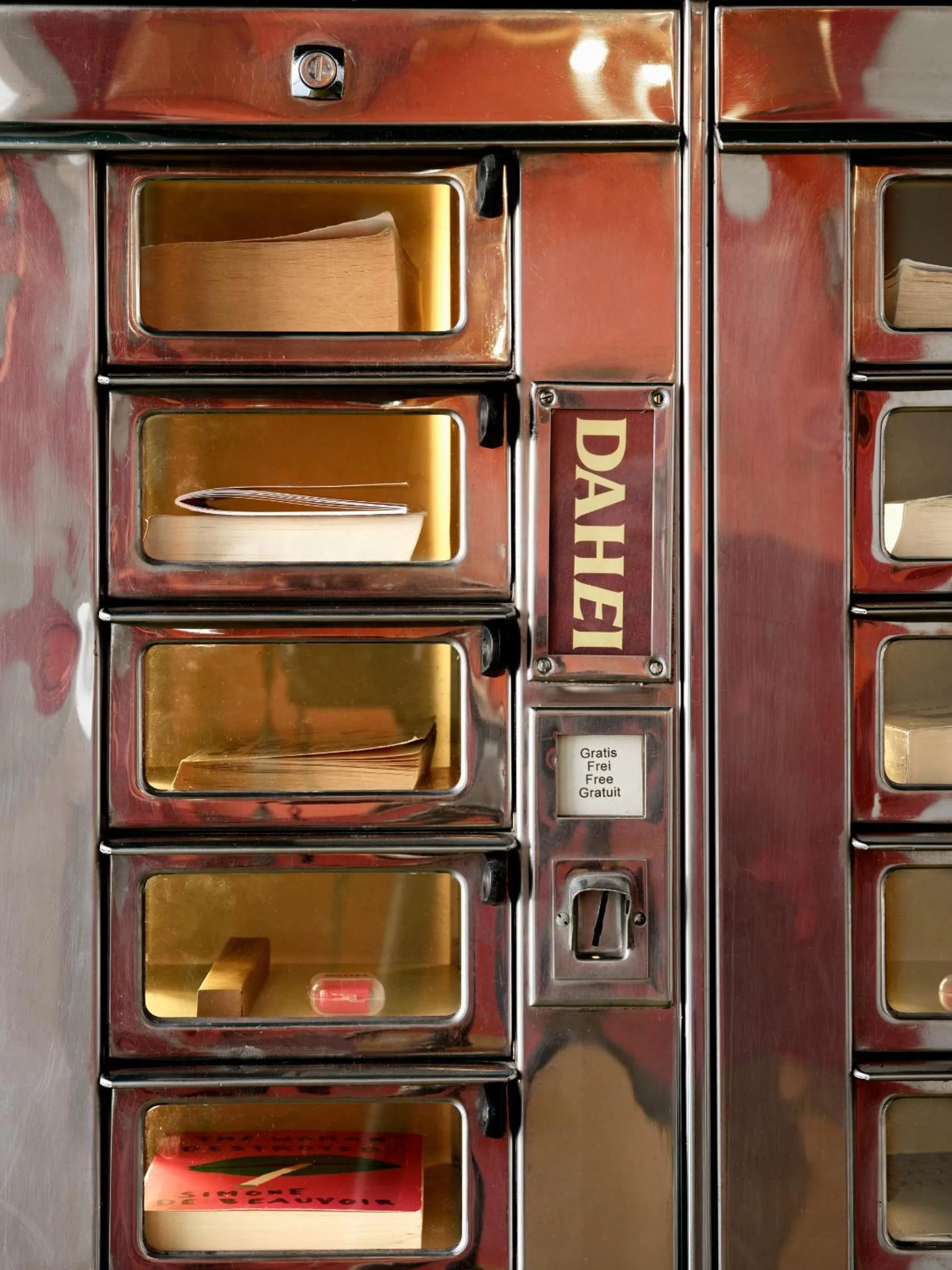 Decorative detail in Dahei Apartment Hotel