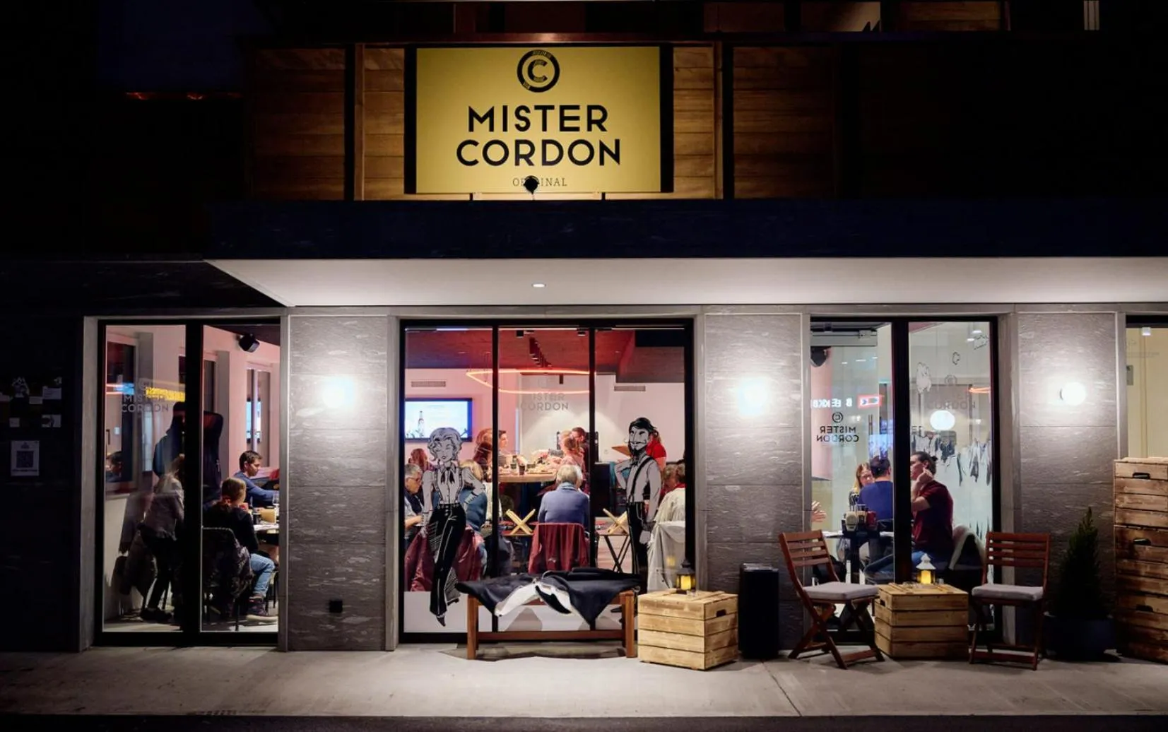 Restaurant/places to eat in Apart Hotel Adelboden am Dorfplatz