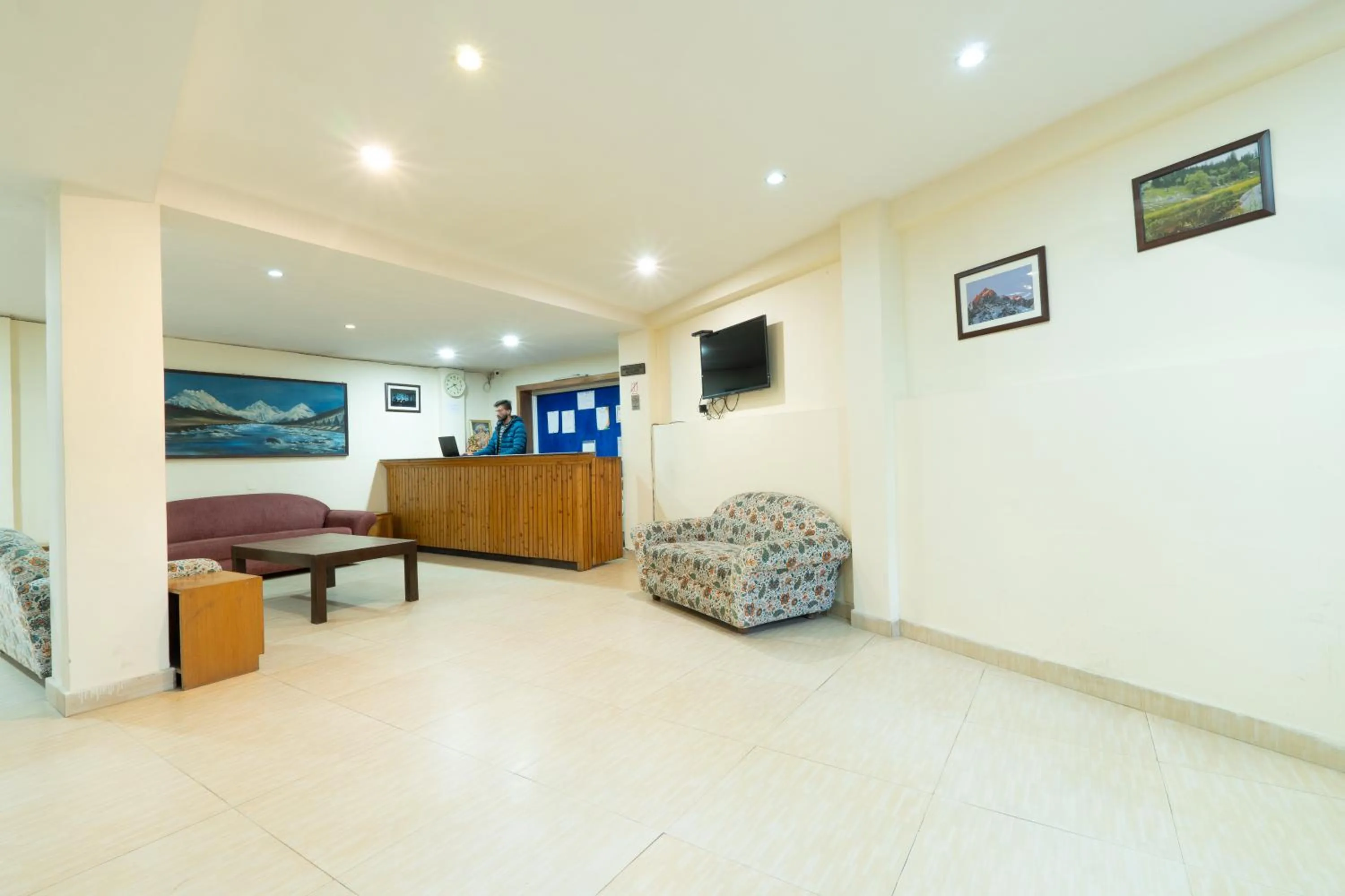 Lobby or reception in Hotel Rising Star With Garden With Private Parking Near To Mall Road