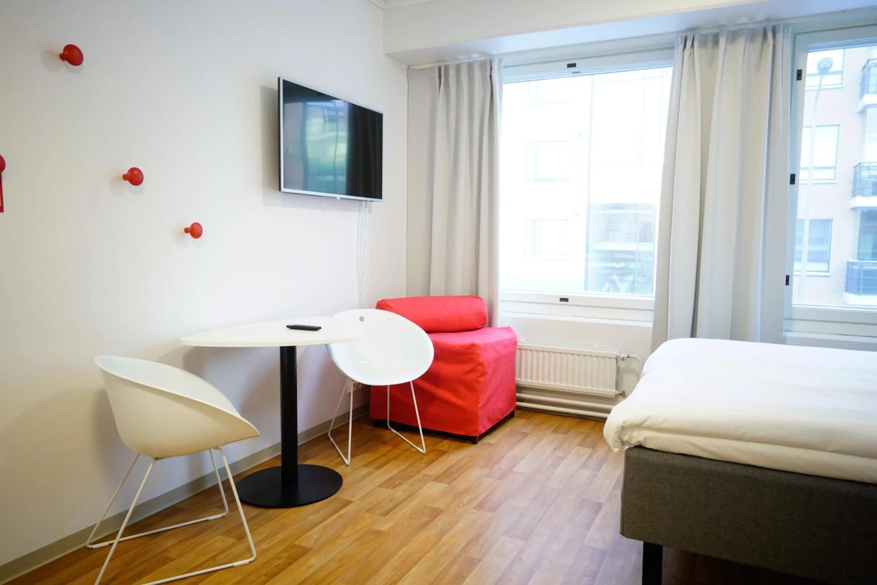 TV and multimedia, Bed in Omena Hotel Pori