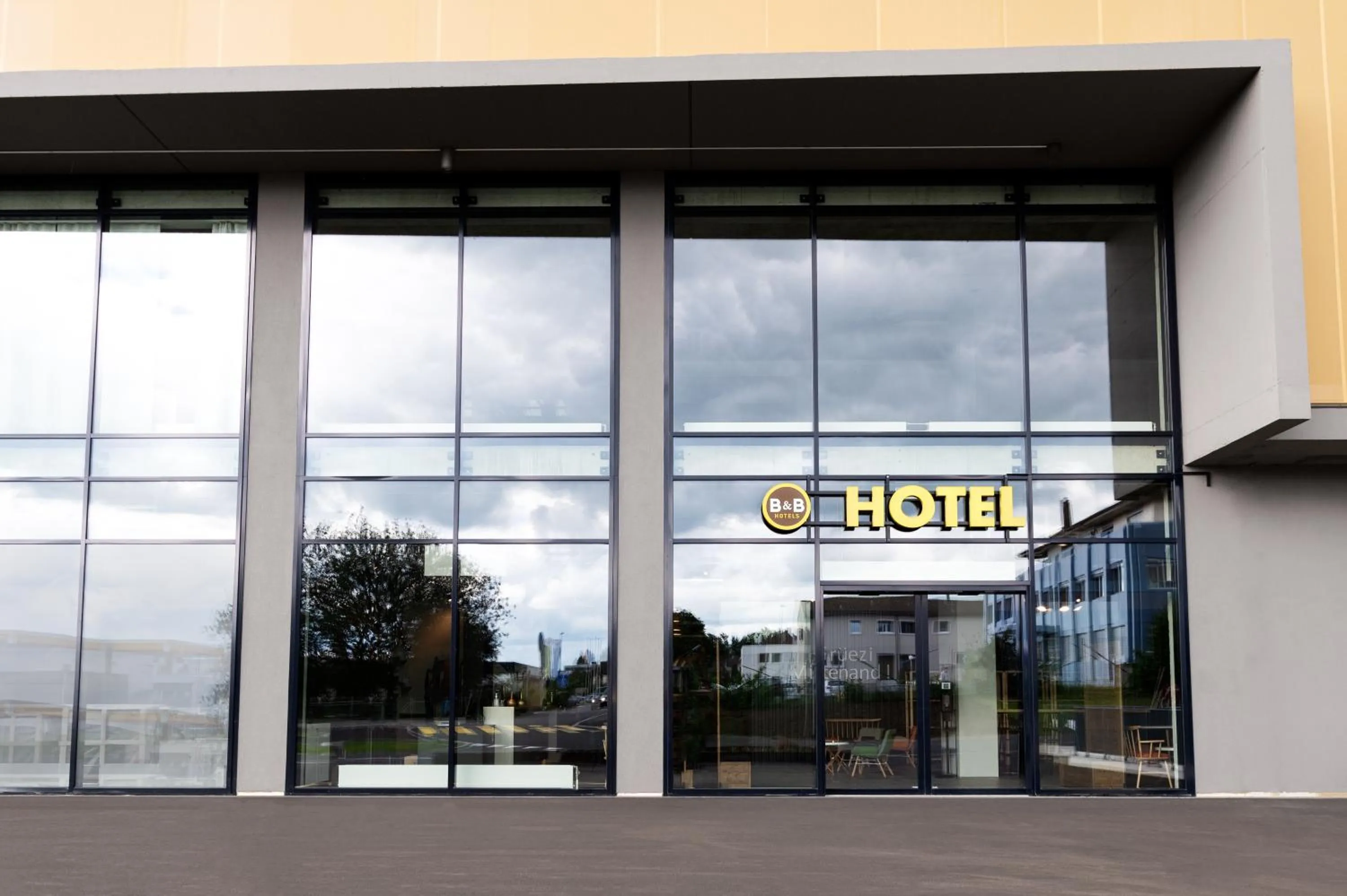 Property building in B&B HOTEL Oftringen