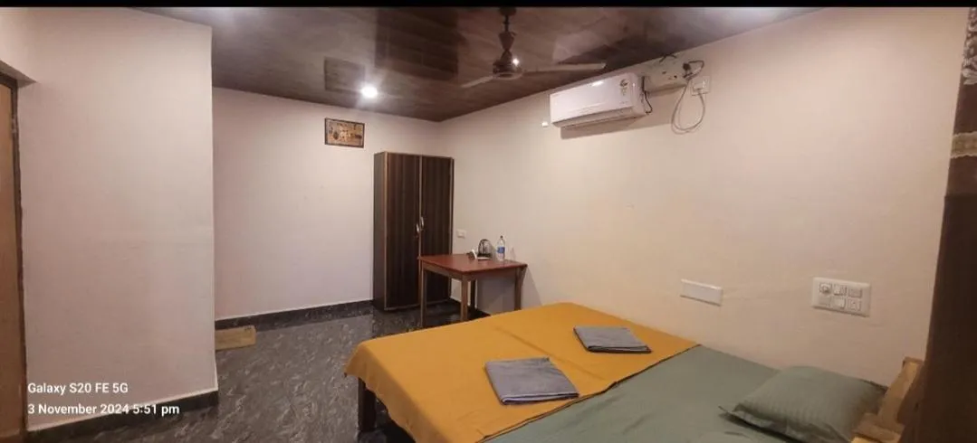 Photo of the whole room, Bed in Niramaya beach view stay
