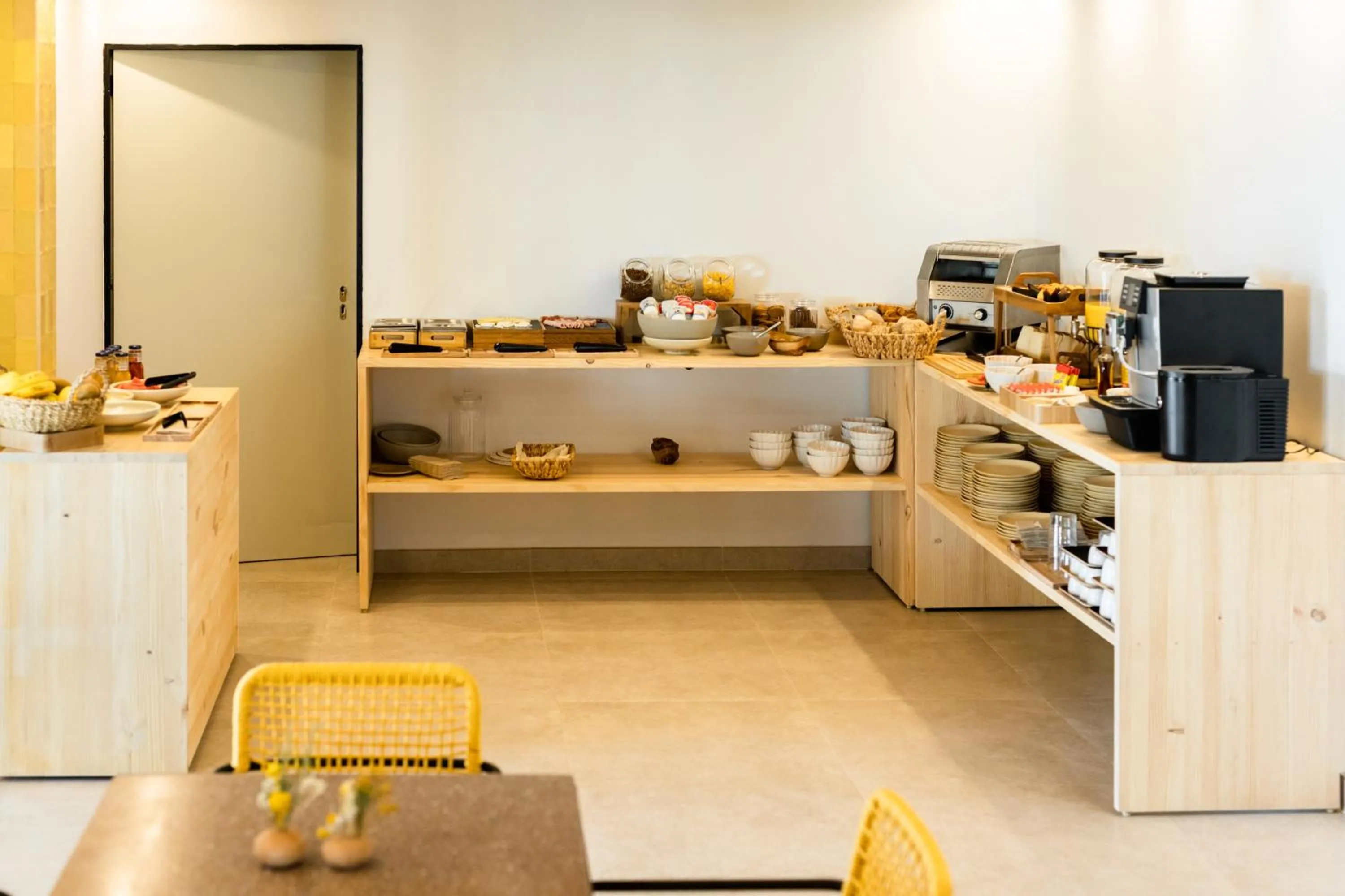 Buffet breakfast in Hostal La Cigüeña