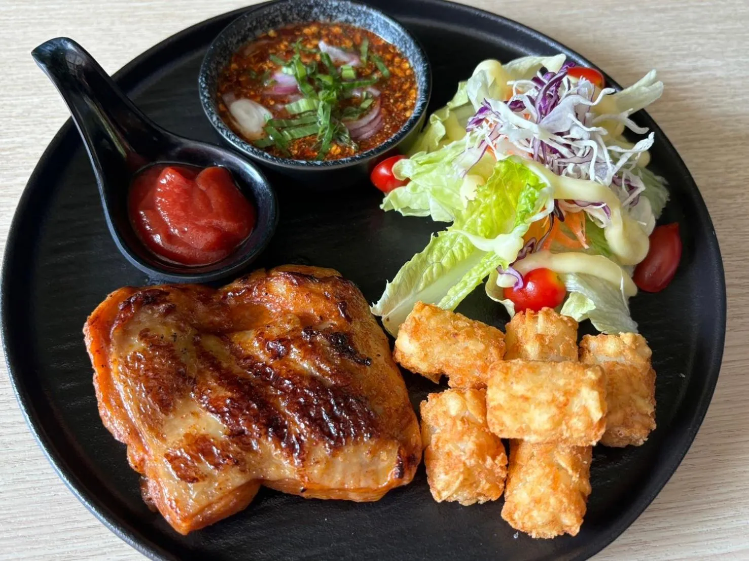 Restaurant/places to eat in PLAAI Plus Hotel Rayong