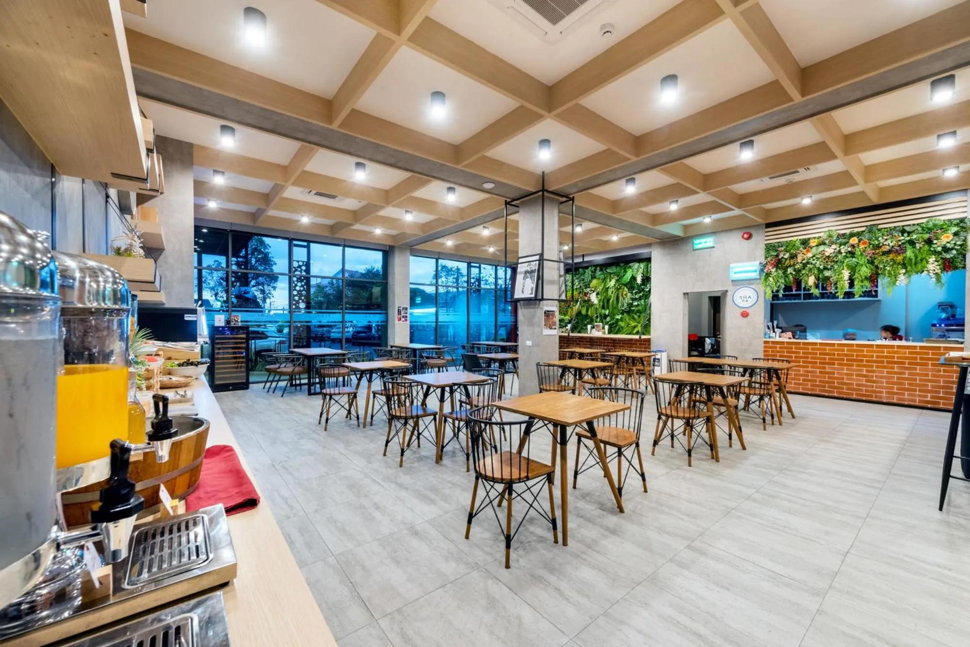 Restaurant/places to eat in PLAAI Plus Hotel Rayong