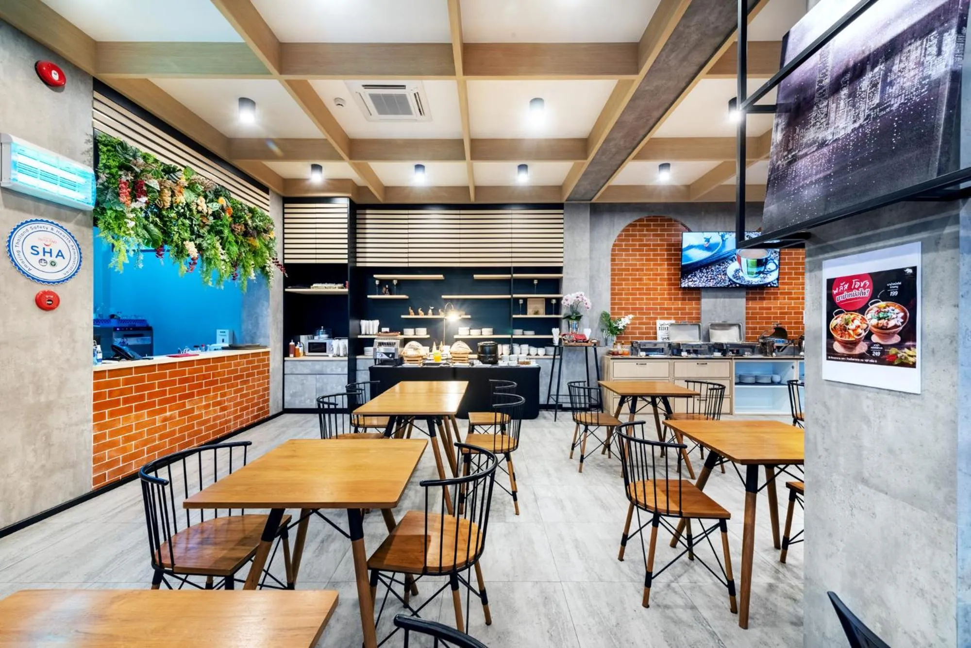 Restaurant/places to eat in PLAAI Plus Hotel Rayong