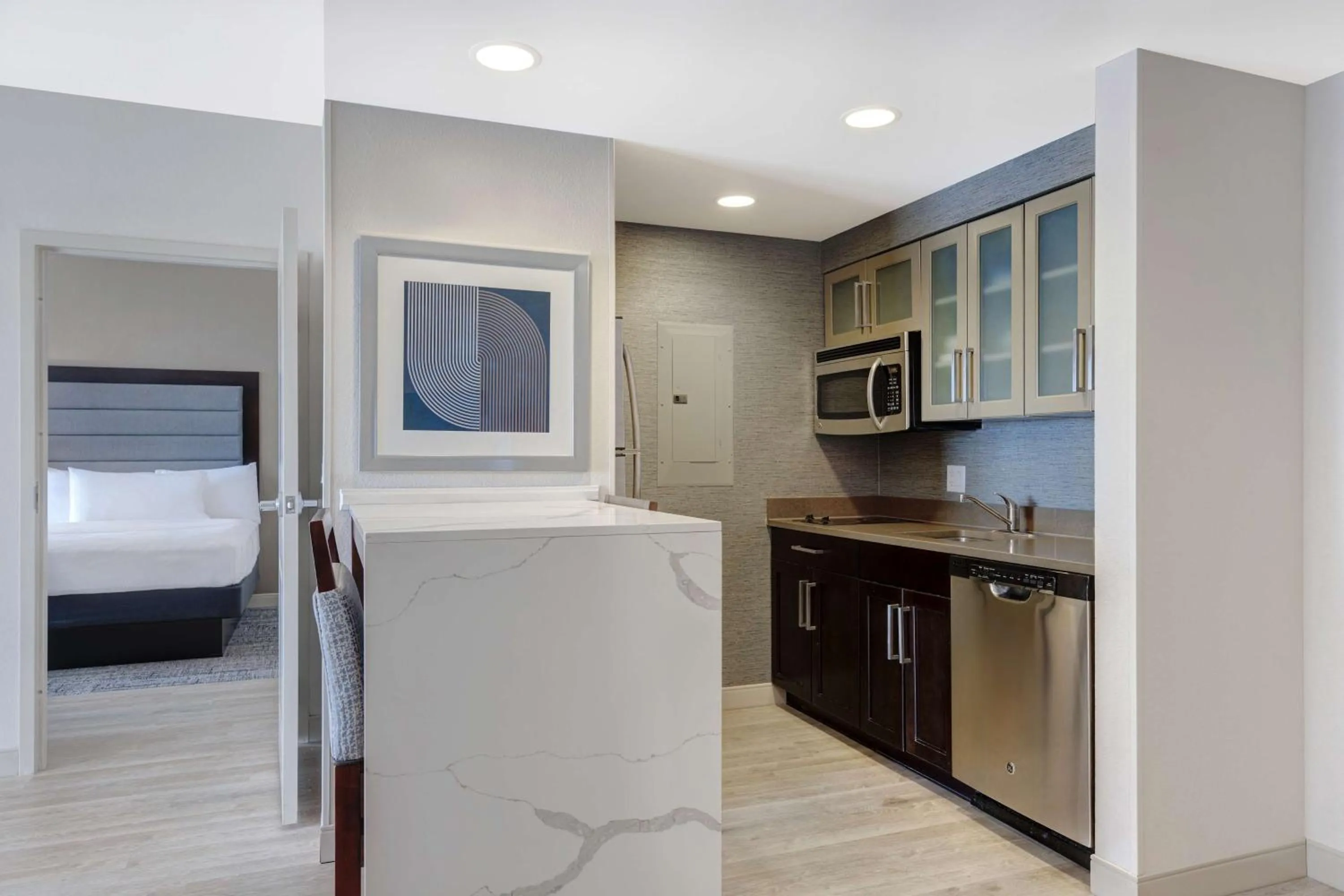 Kitchen or kitchenette, Bed in Homewood Suites Nashville Vanderbilt