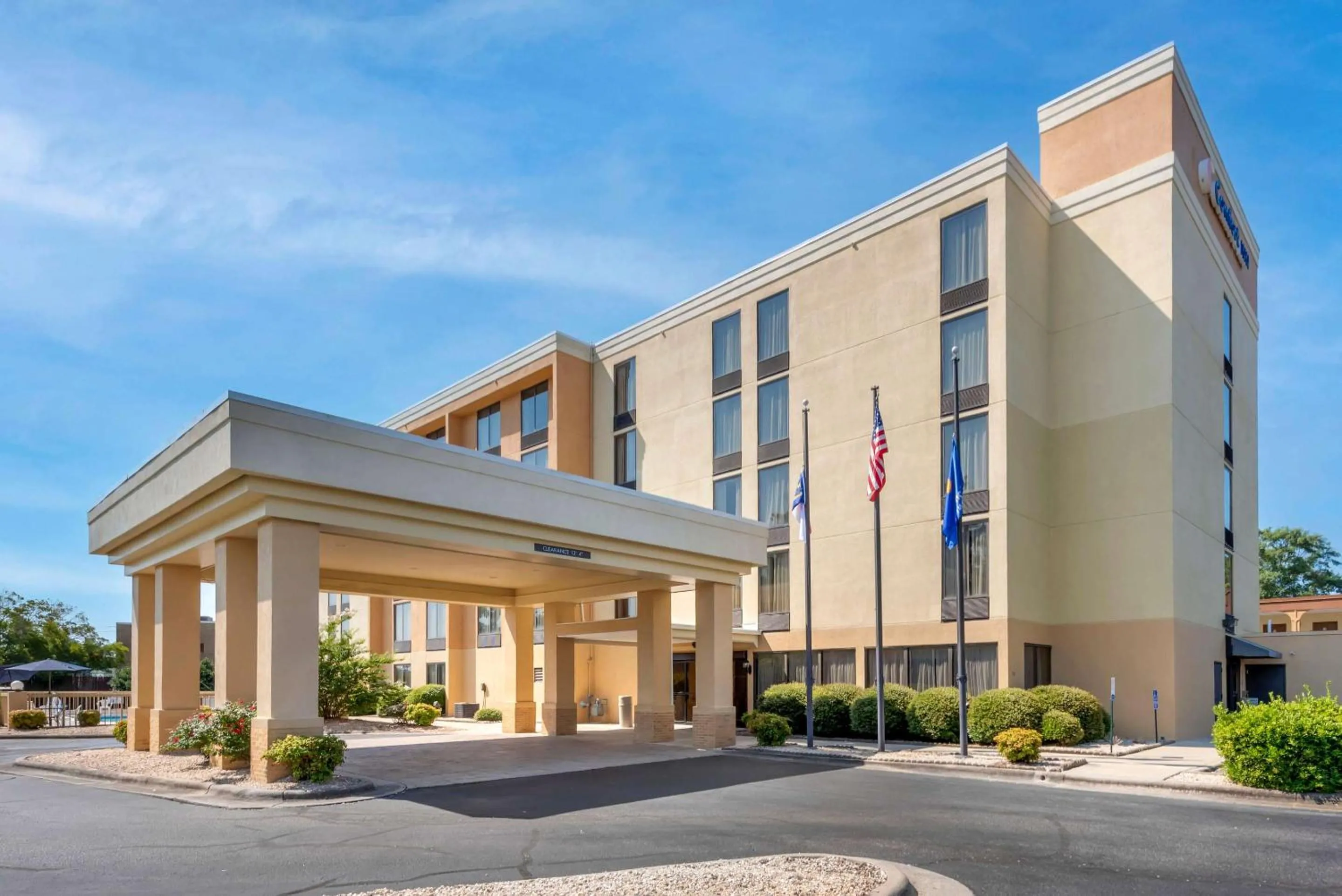 Property building in Comfort Inn Elizabeth City near University