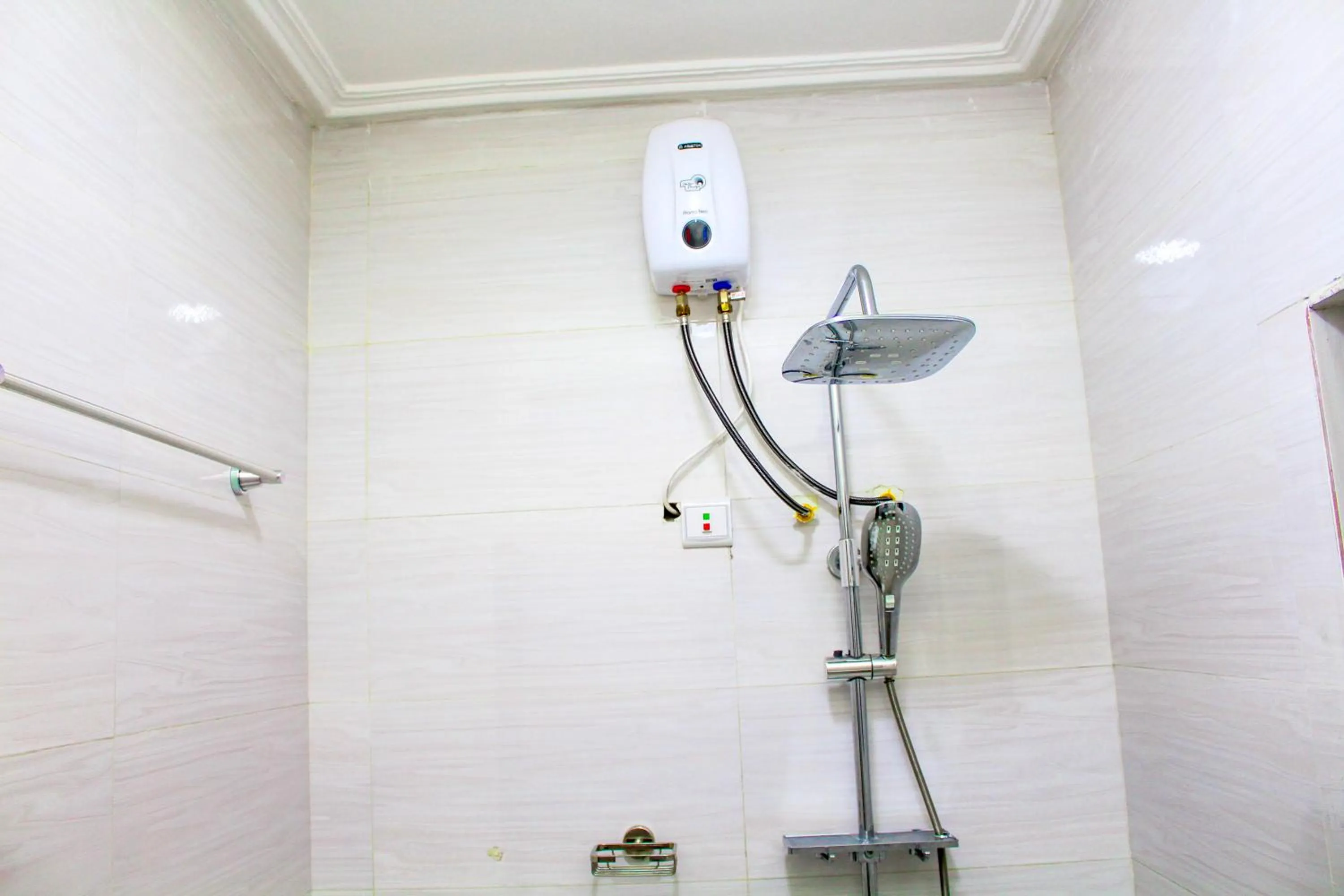 Shower in Glory Palace Hotel