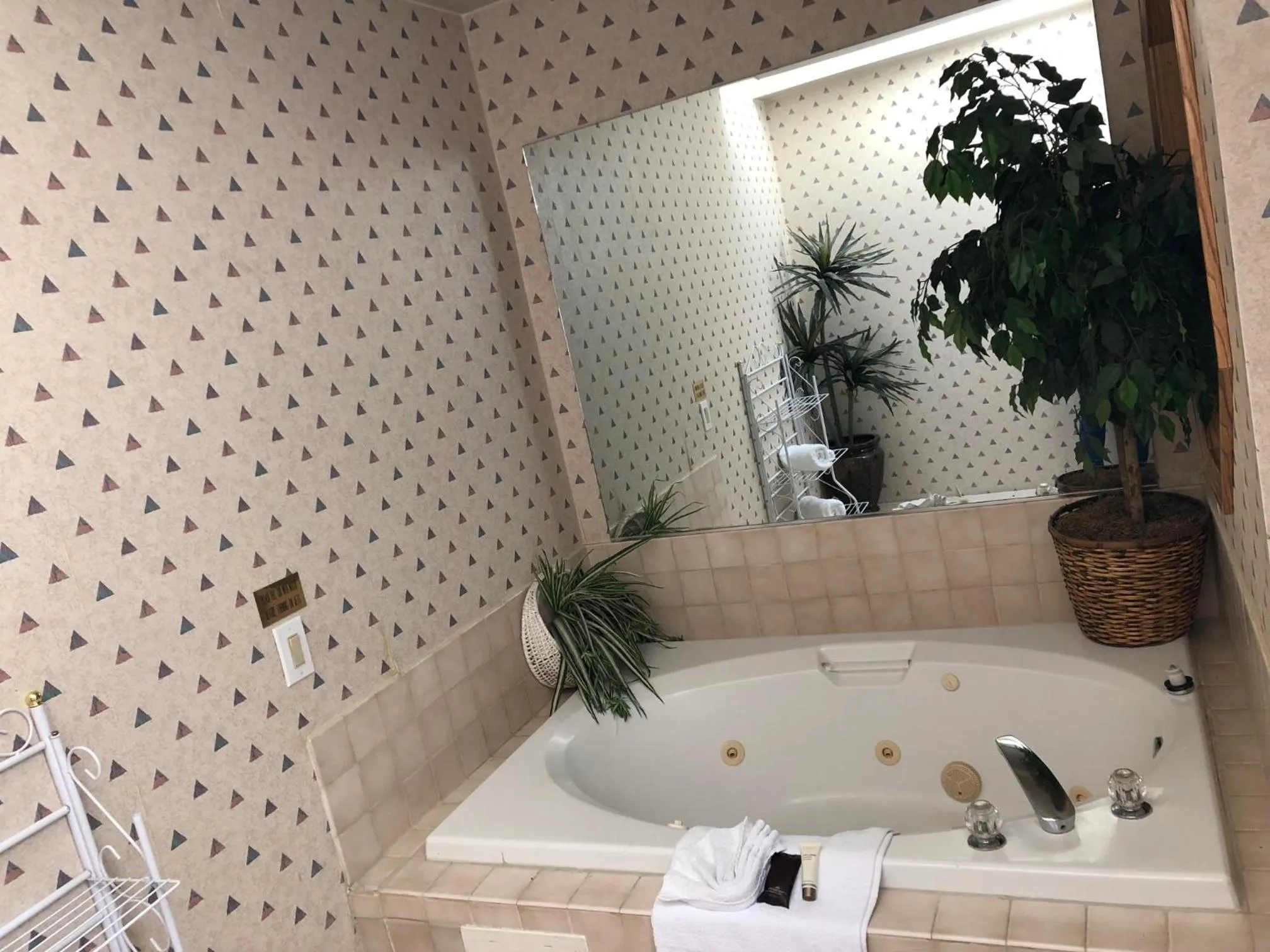 Bathroom in Sunrise Inn