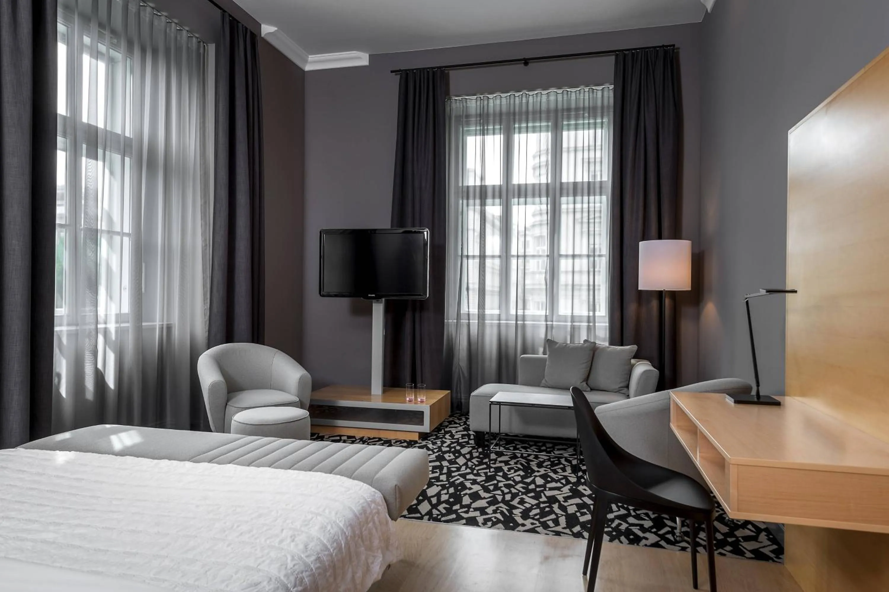 Photo of the whole room, Bed in Le Méridien Vienna