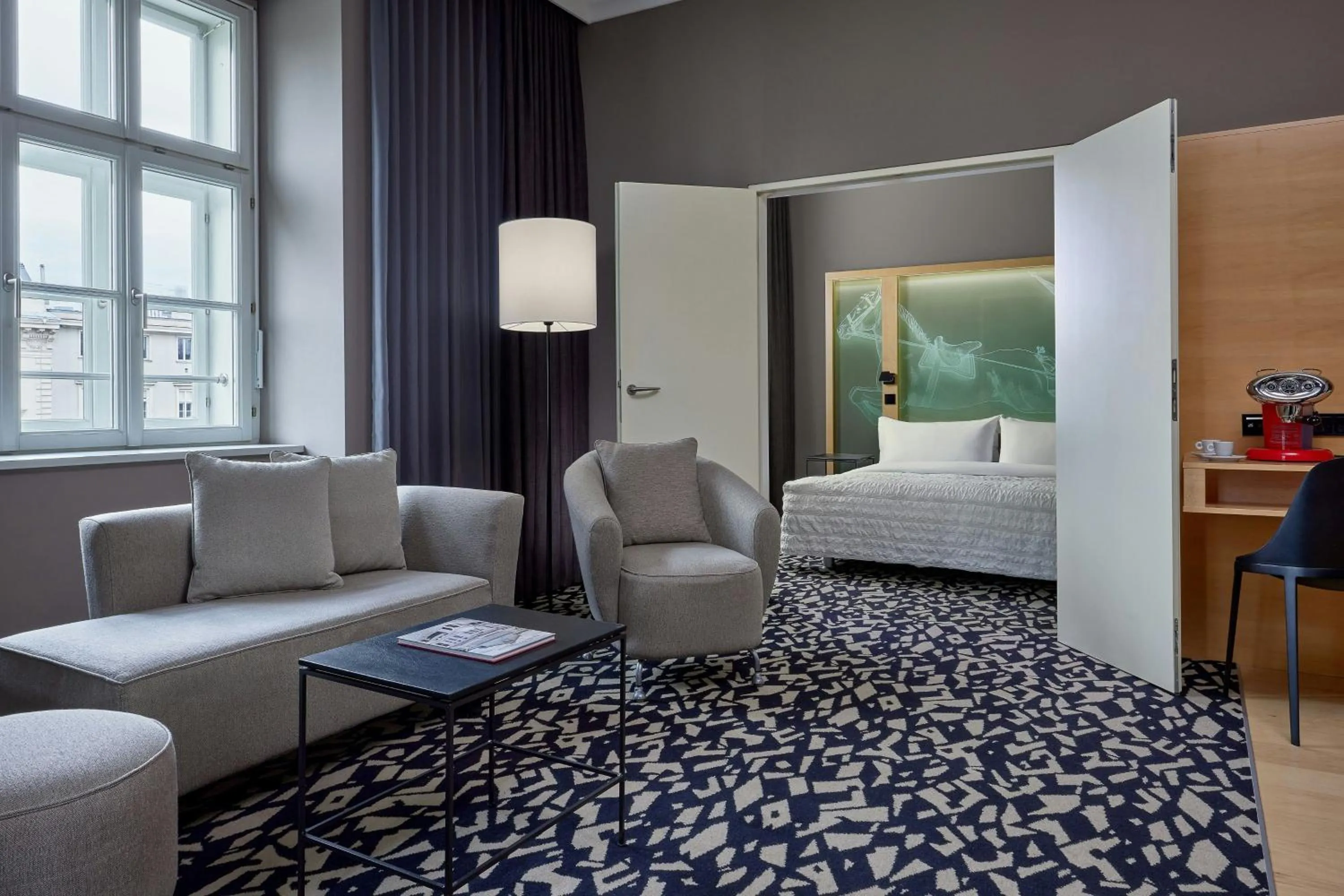 Photo of the whole room, Bed in Le Méridien Vienna