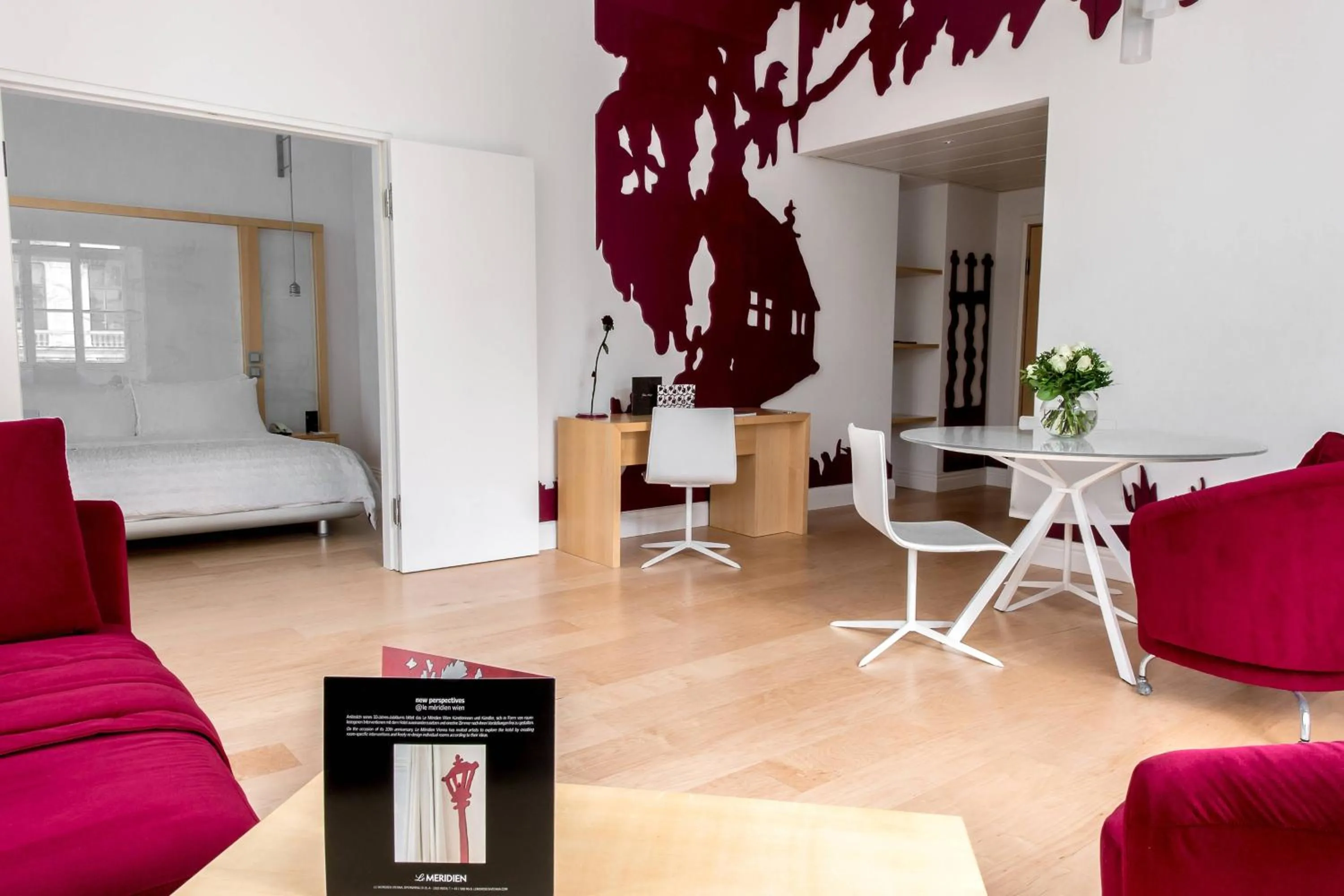 Photo of the whole room, Bed in Le Méridien Vienna