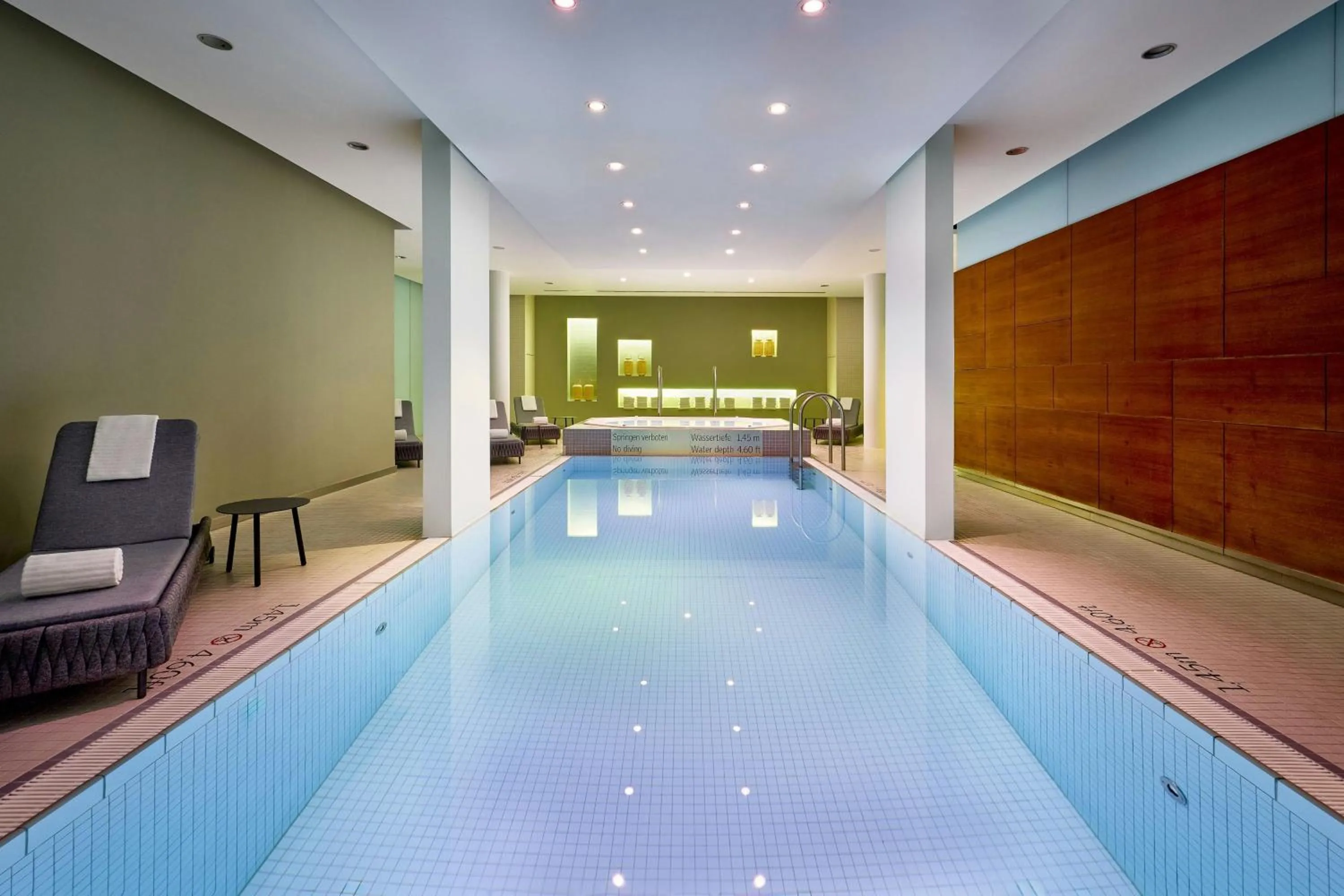 Swimming pool in Le Méridien Vienna