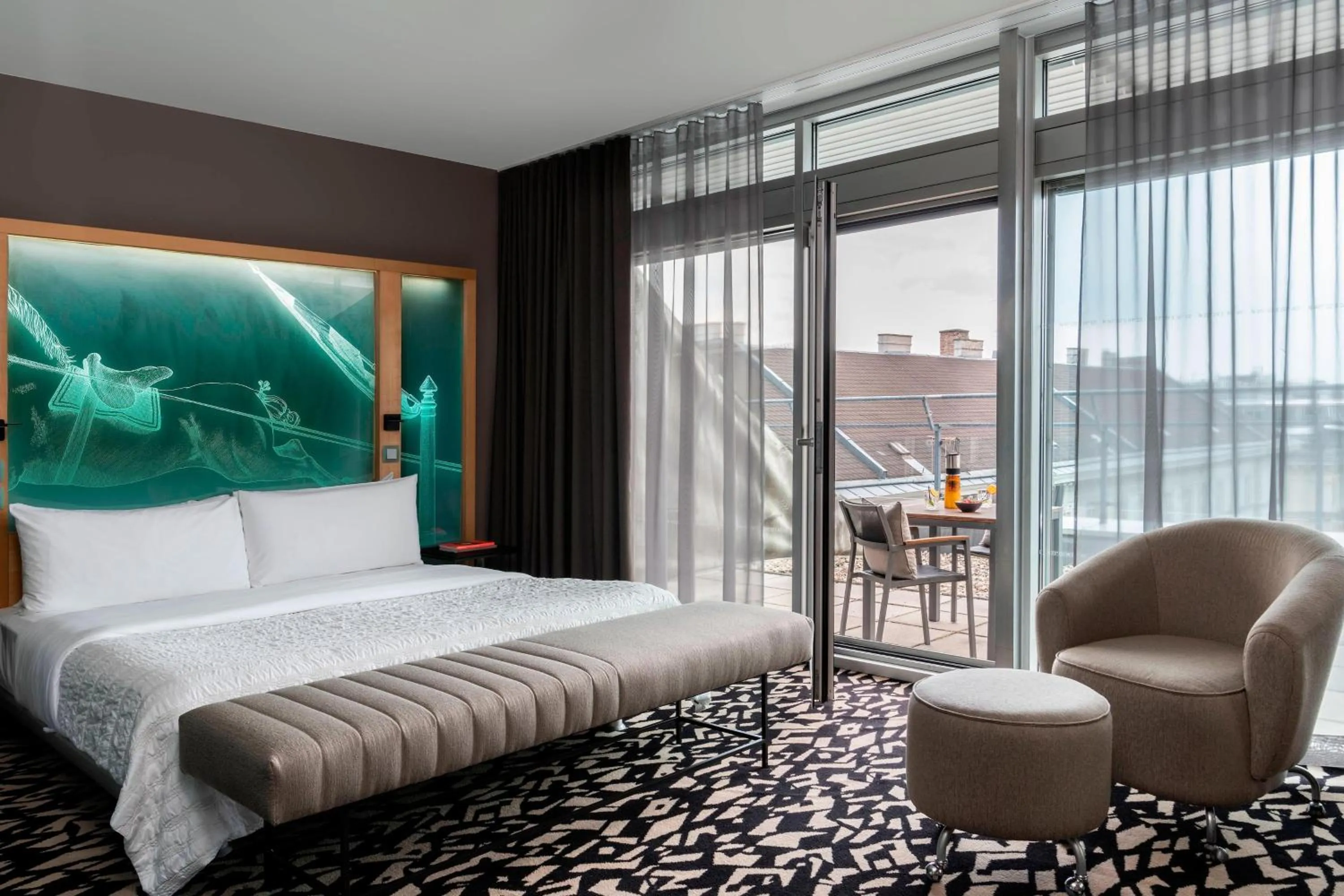 Photo of the whole room, Bed in Le Méridien Vienna