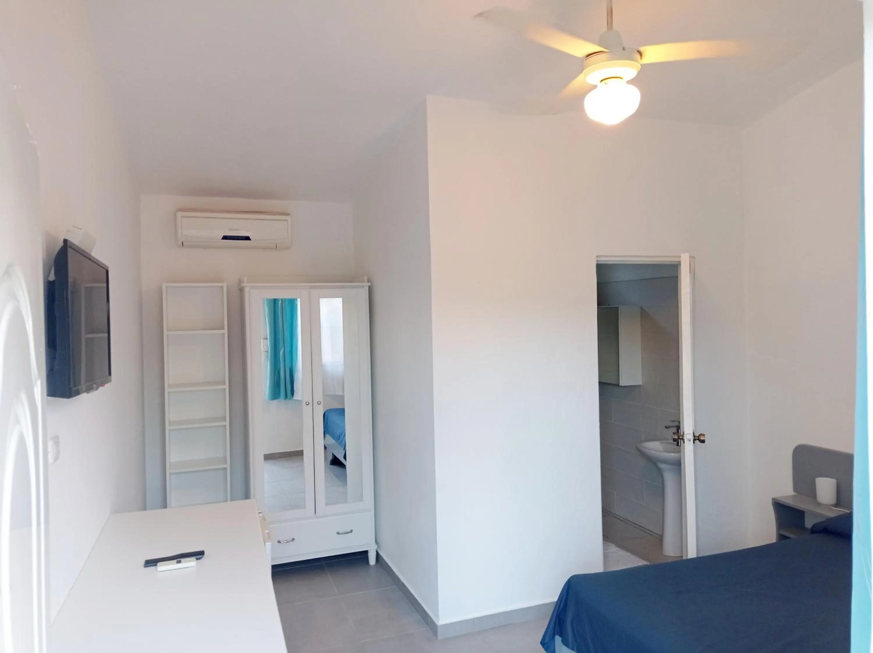 Photo of the whole room, Bed in Hotel Casa Coco