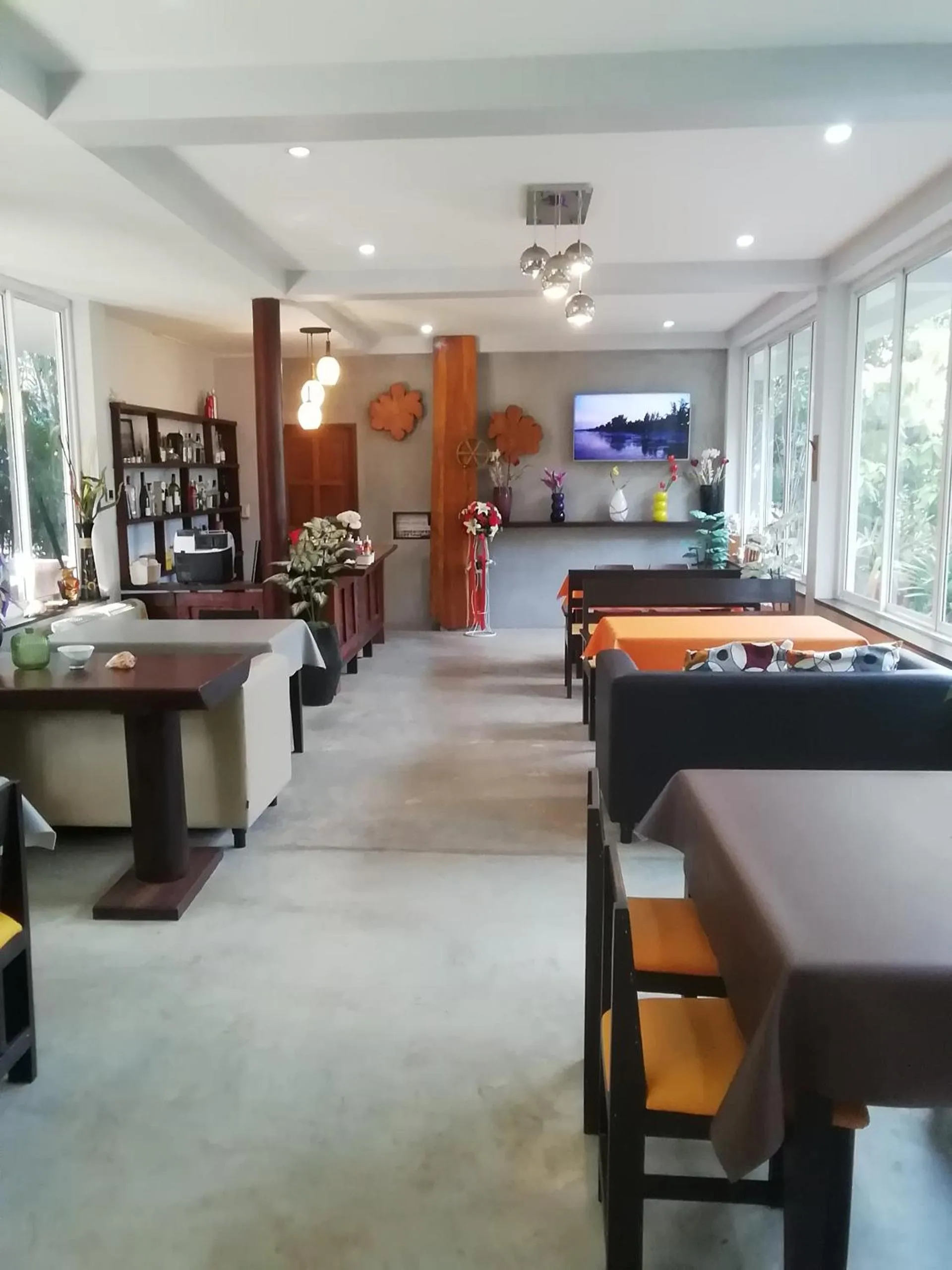 Restaurant/places to eat in The Theatre Villa