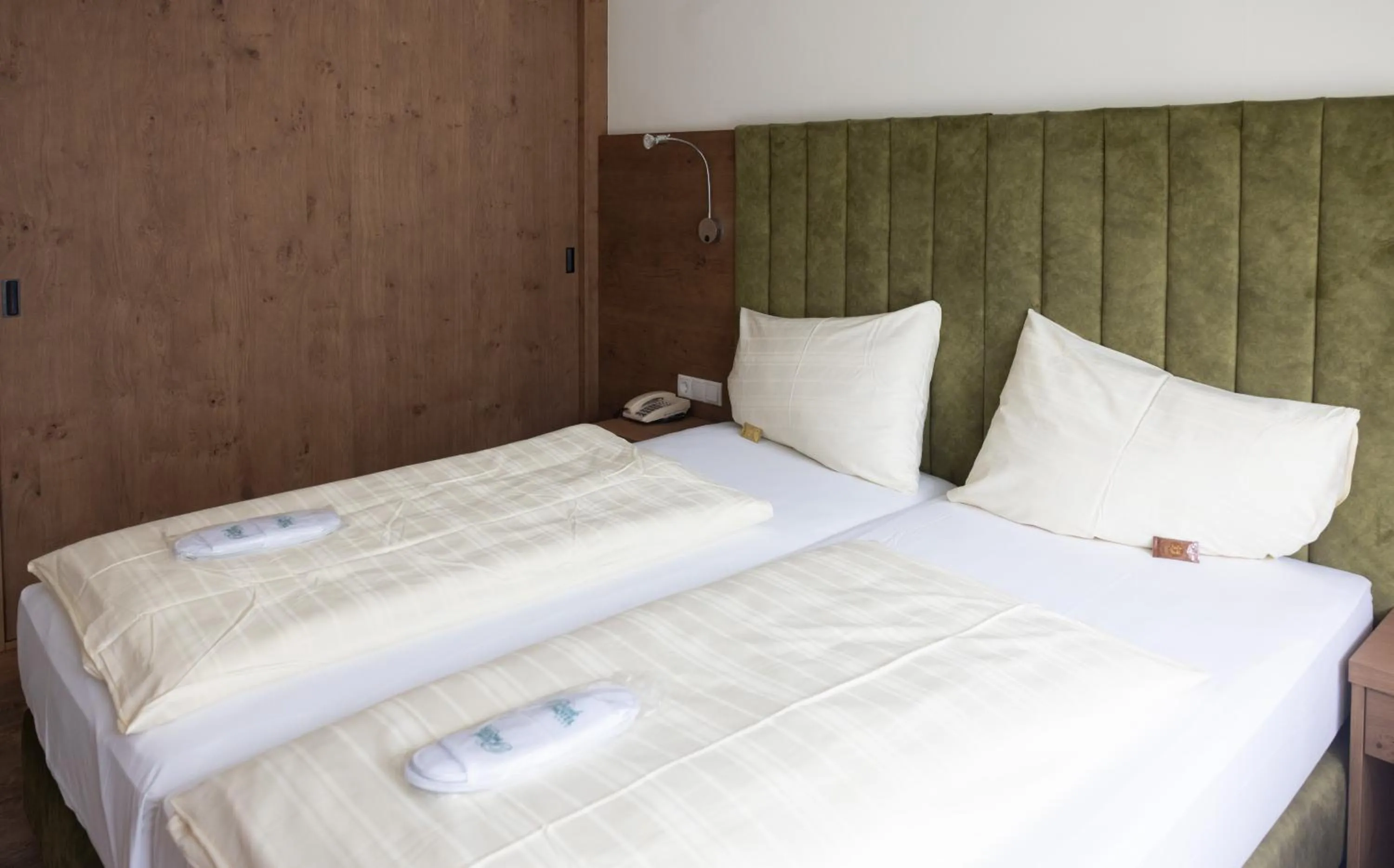 Photo of the whole room, Bed in Parkhotel