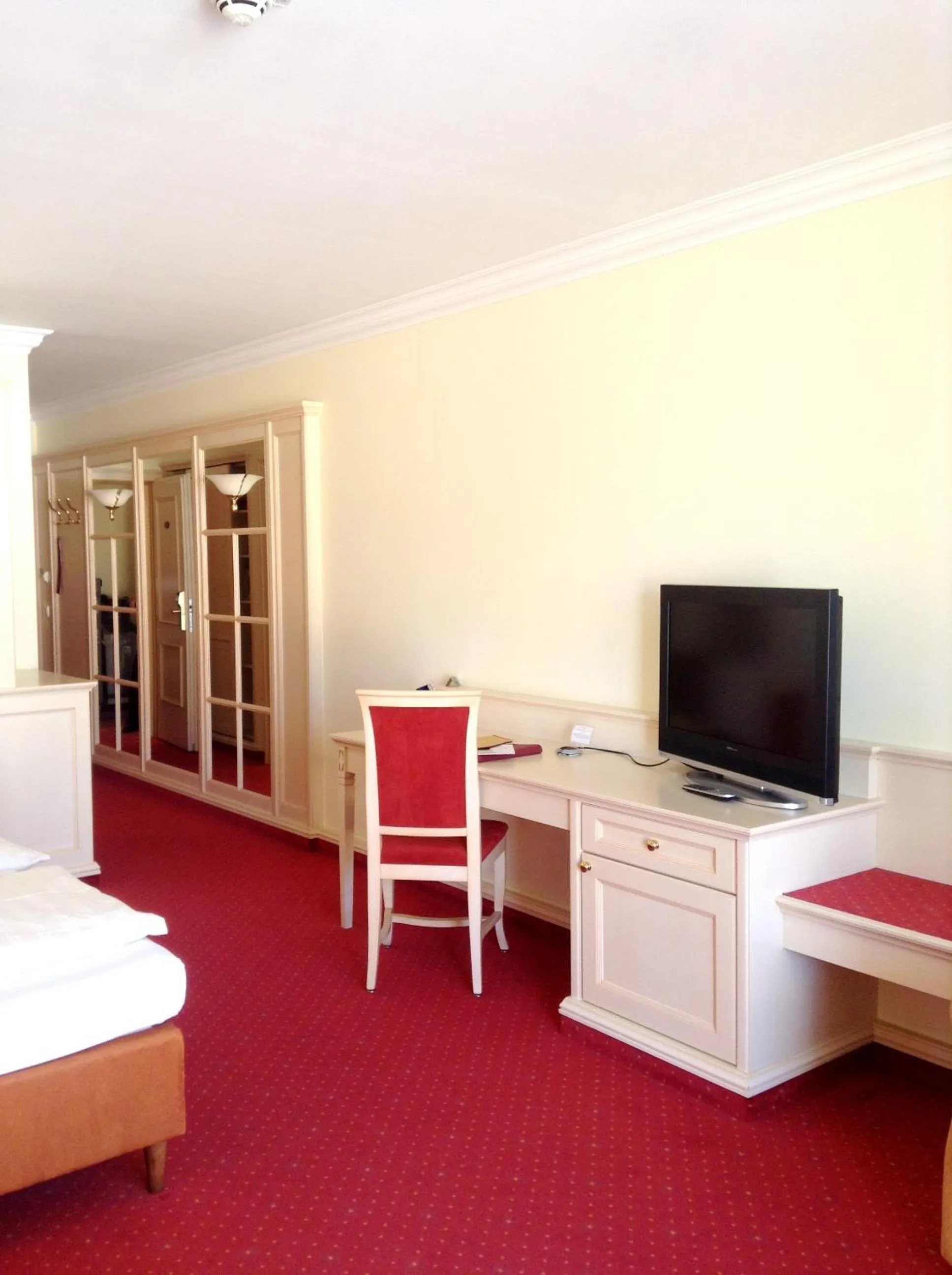 TV and multimedia, Bed in Parkhotel