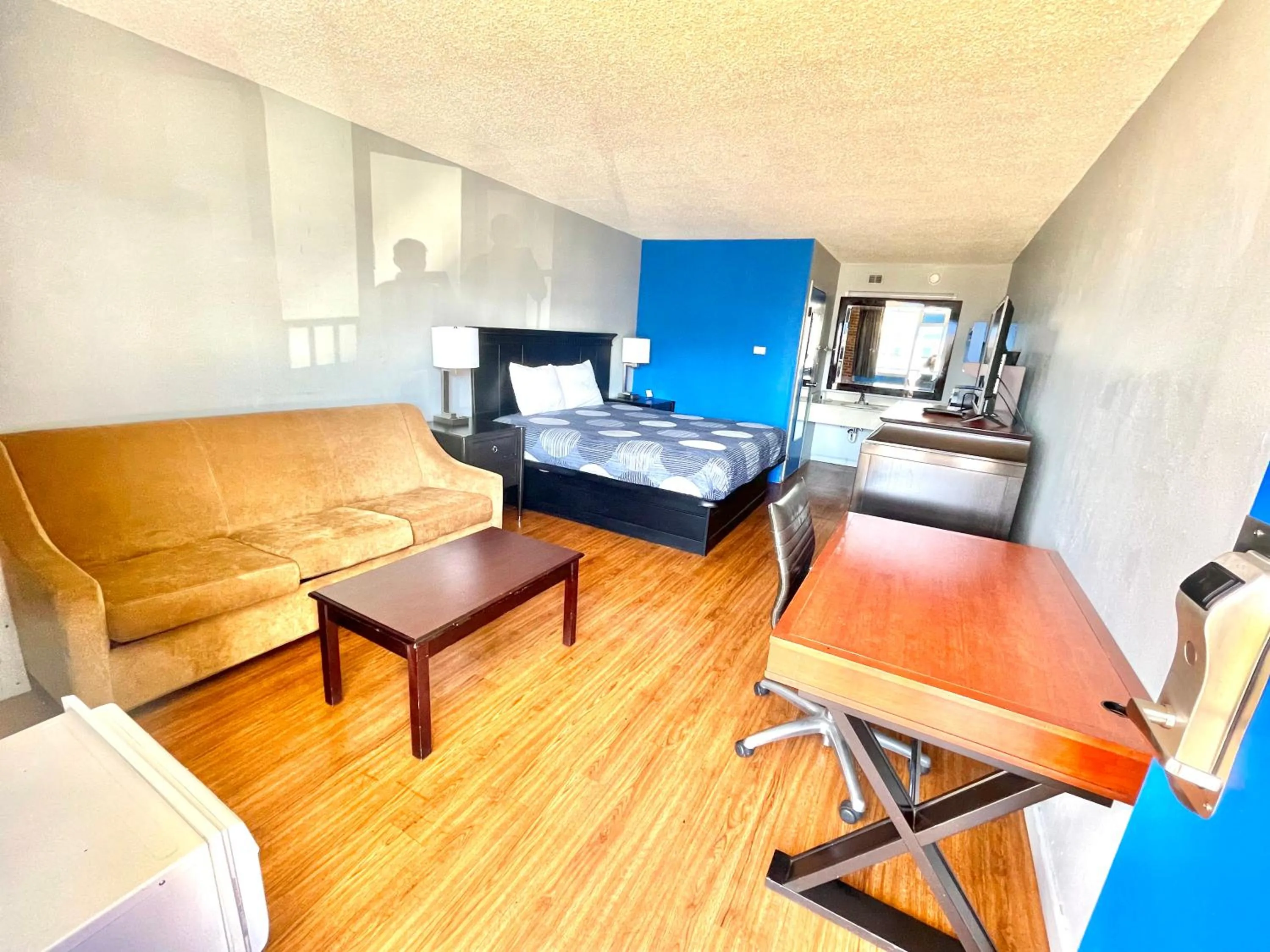 Rodeway inn- Nashville airport - Downtown - Mexican Restaurant on site