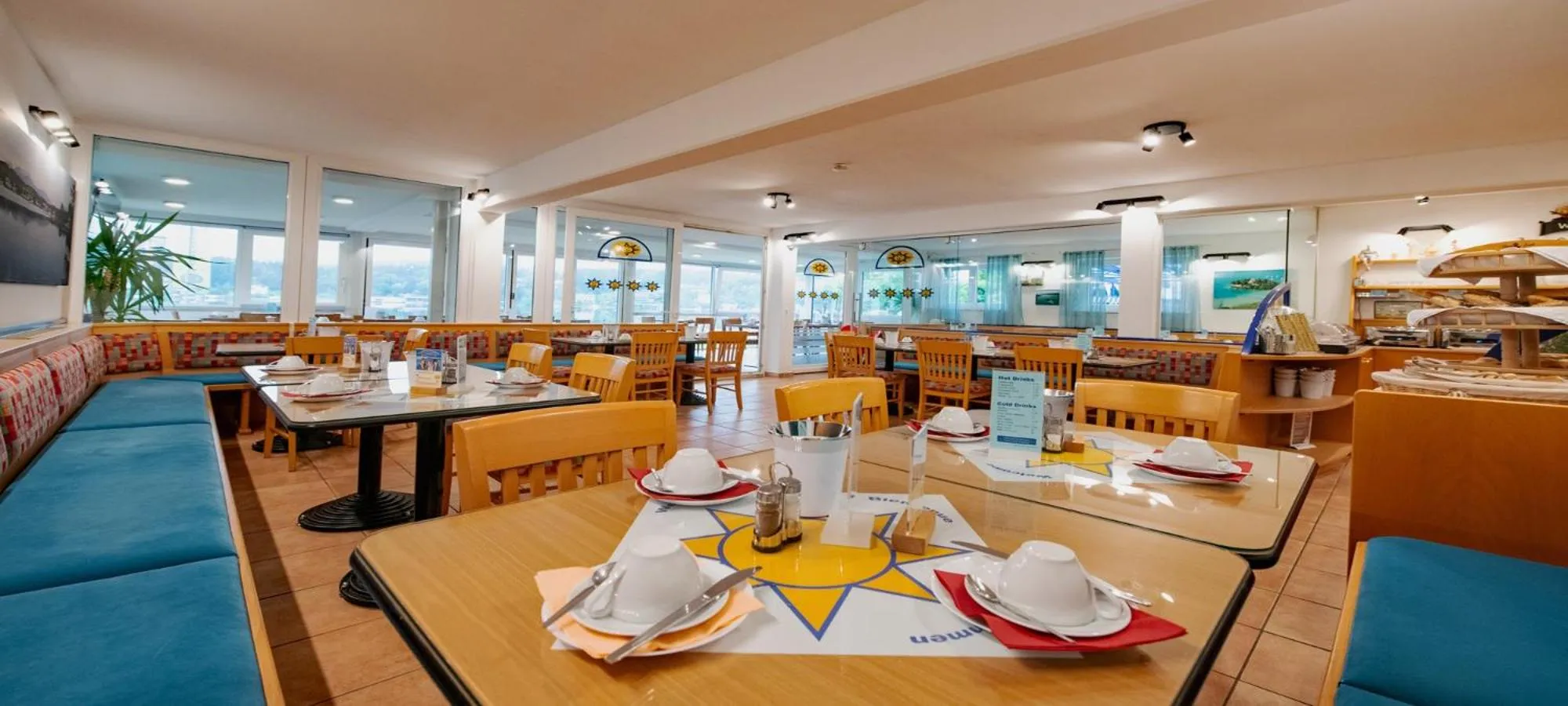 Restaurant/places to eat in Barry Memle Directly at the Lake