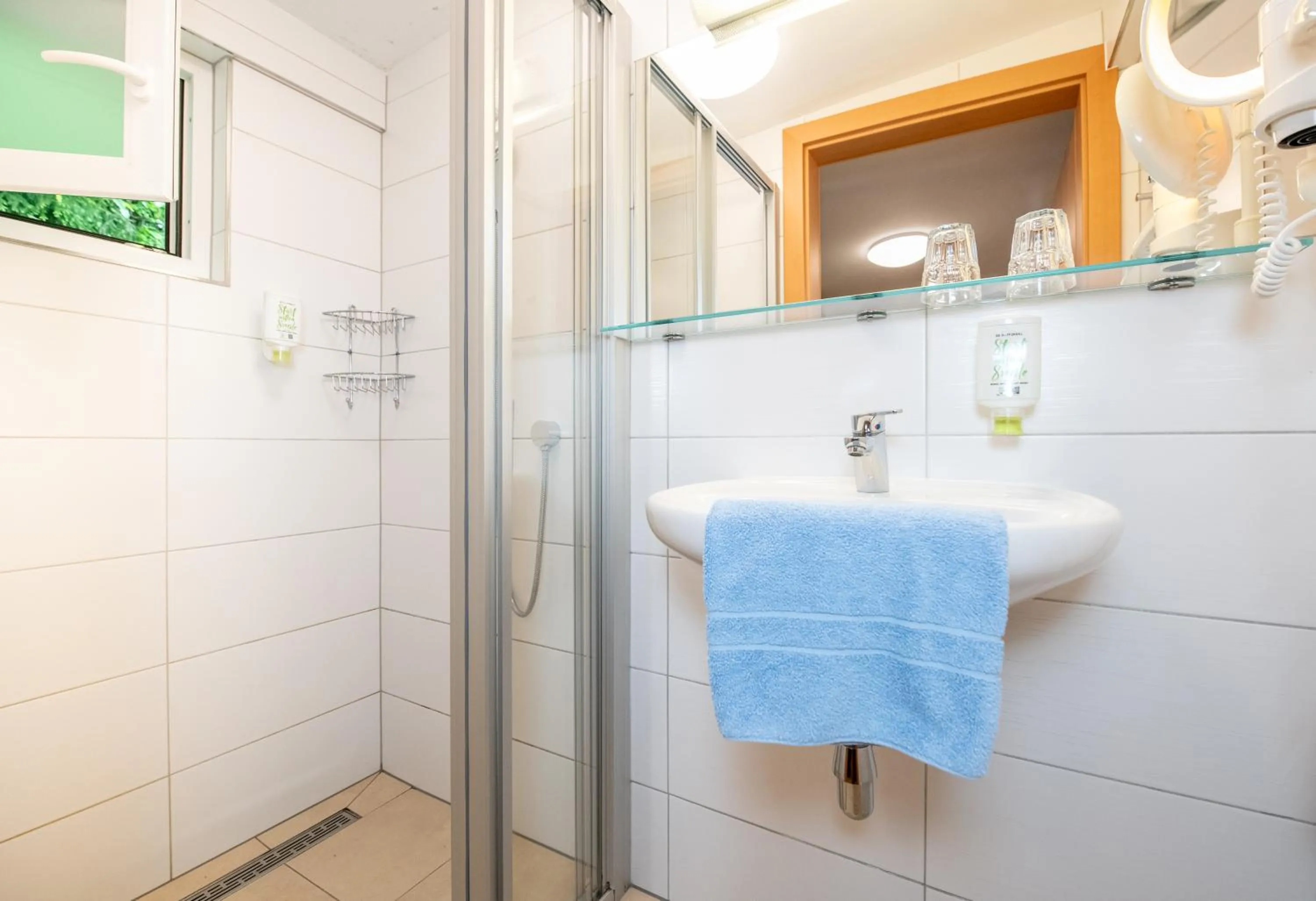 Bathroom in Barry Memle Directly at the Lake