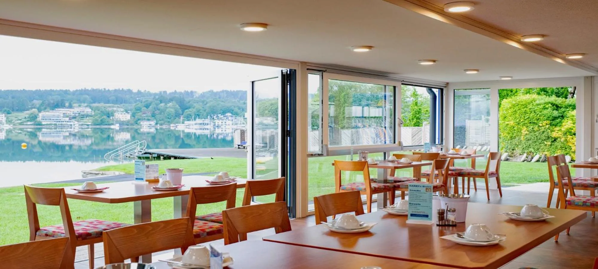 Restaurant/places to eat in Barry Memle Directly at the Lake