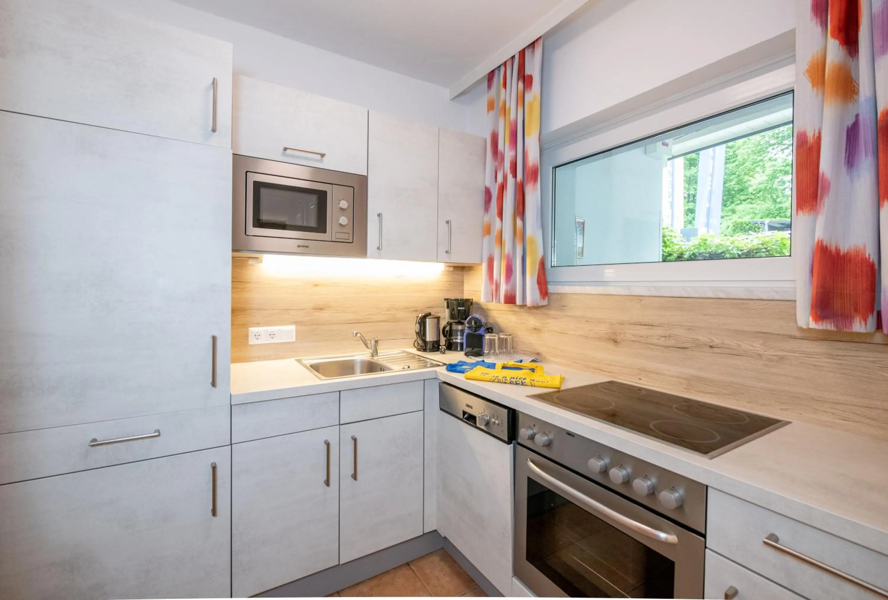 kitchen in Barry Memle Directly at the Lake