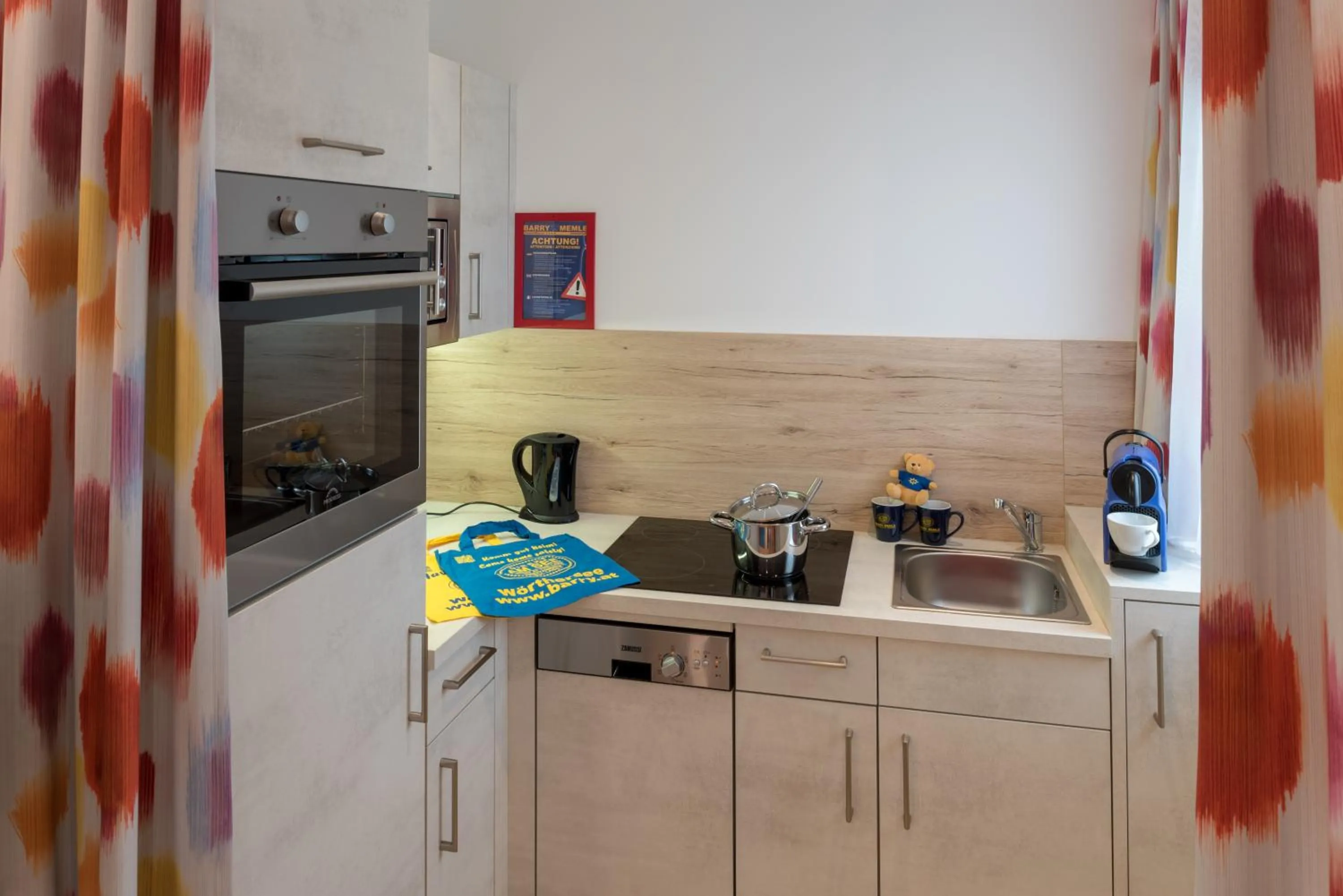 kitchen in Barry Memle Directly at the Lake