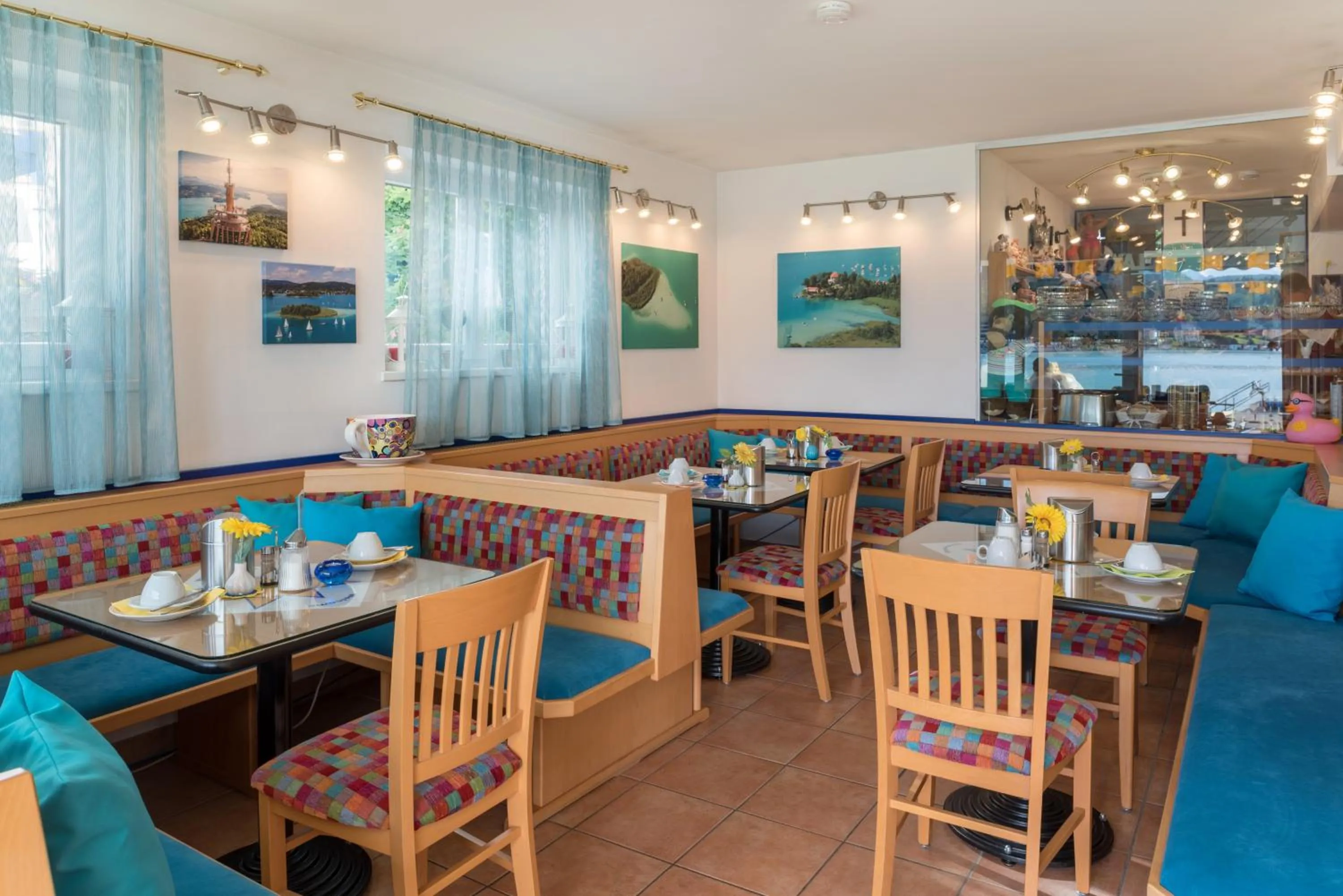 Restaurant/places to eat in Barry Memle Directly at the Lake