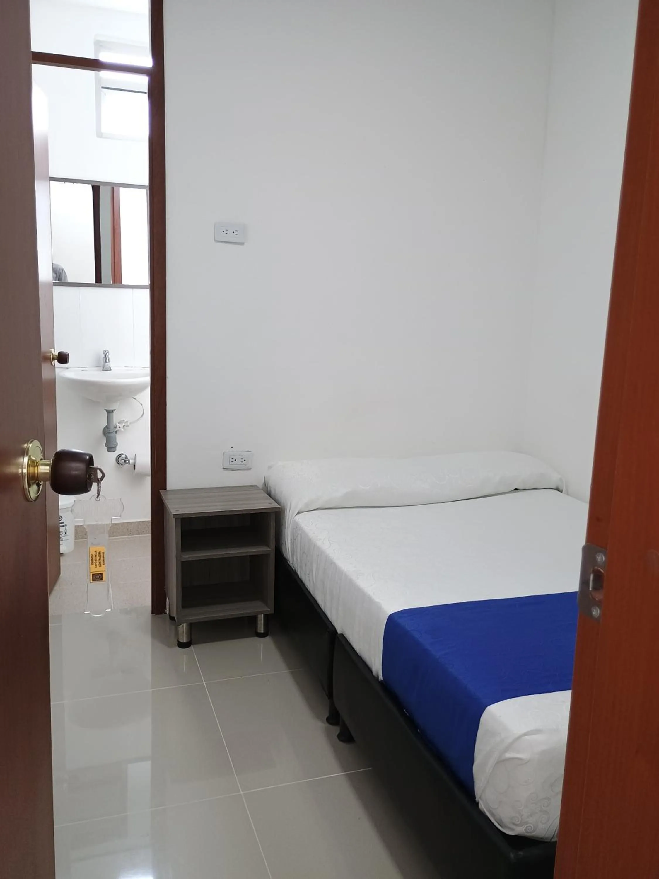 Toilet, Bed in Hotel Cafe Estrella