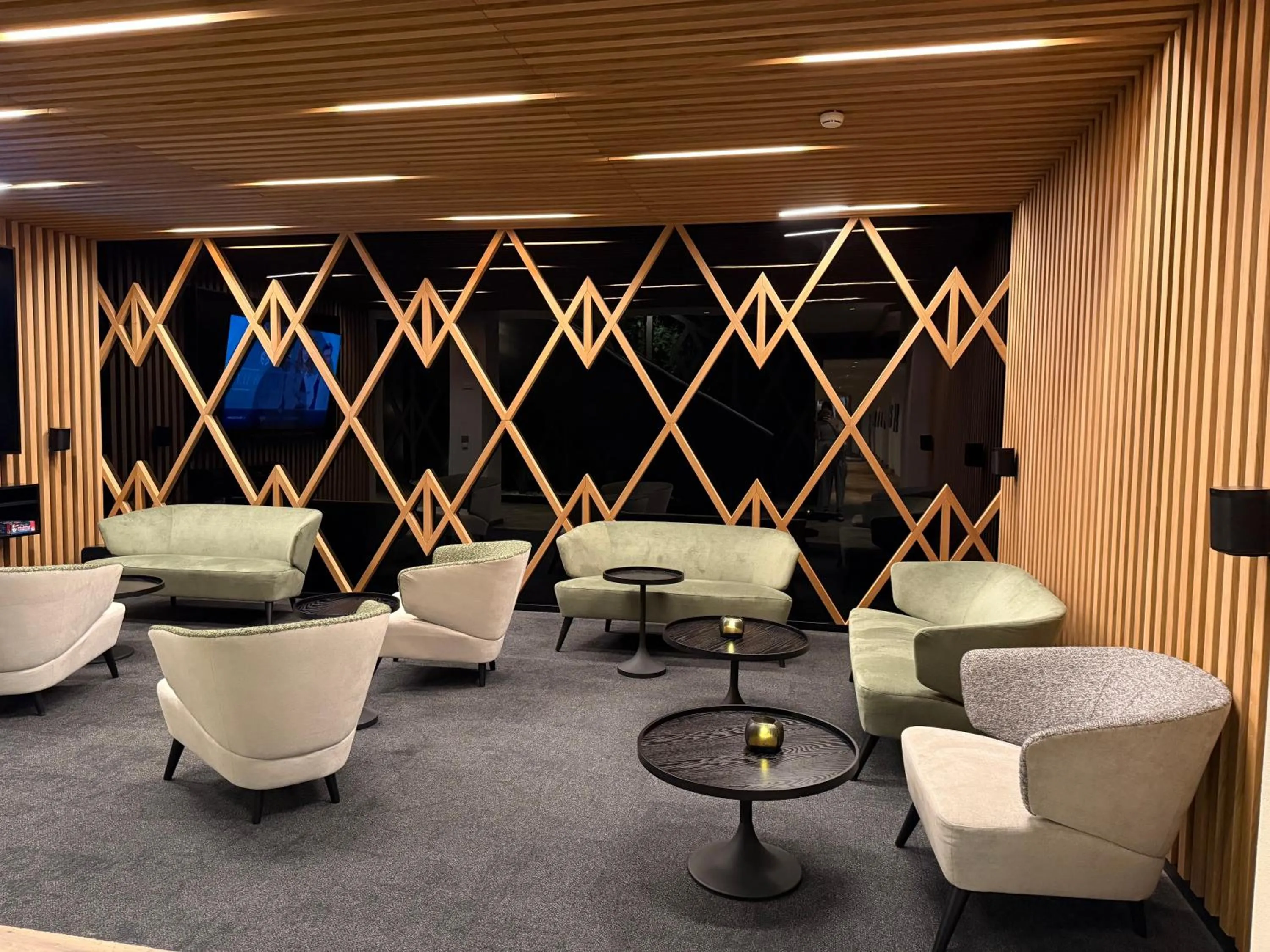 Lobby or reception in DAS RONACHER Thermal Spa Hotel