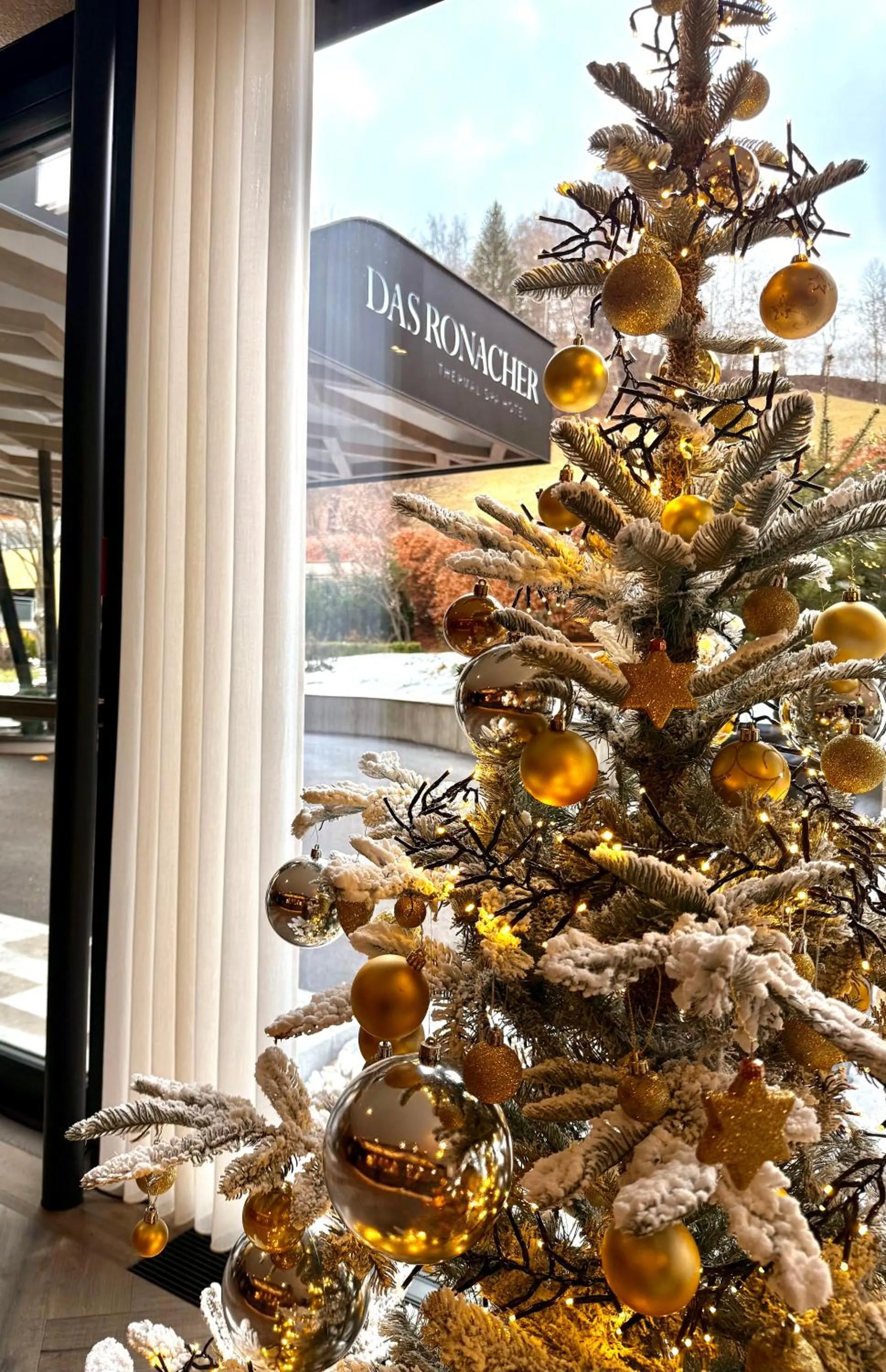 Facade/entrance in DAS RONACHER Thermal Spa Hotel