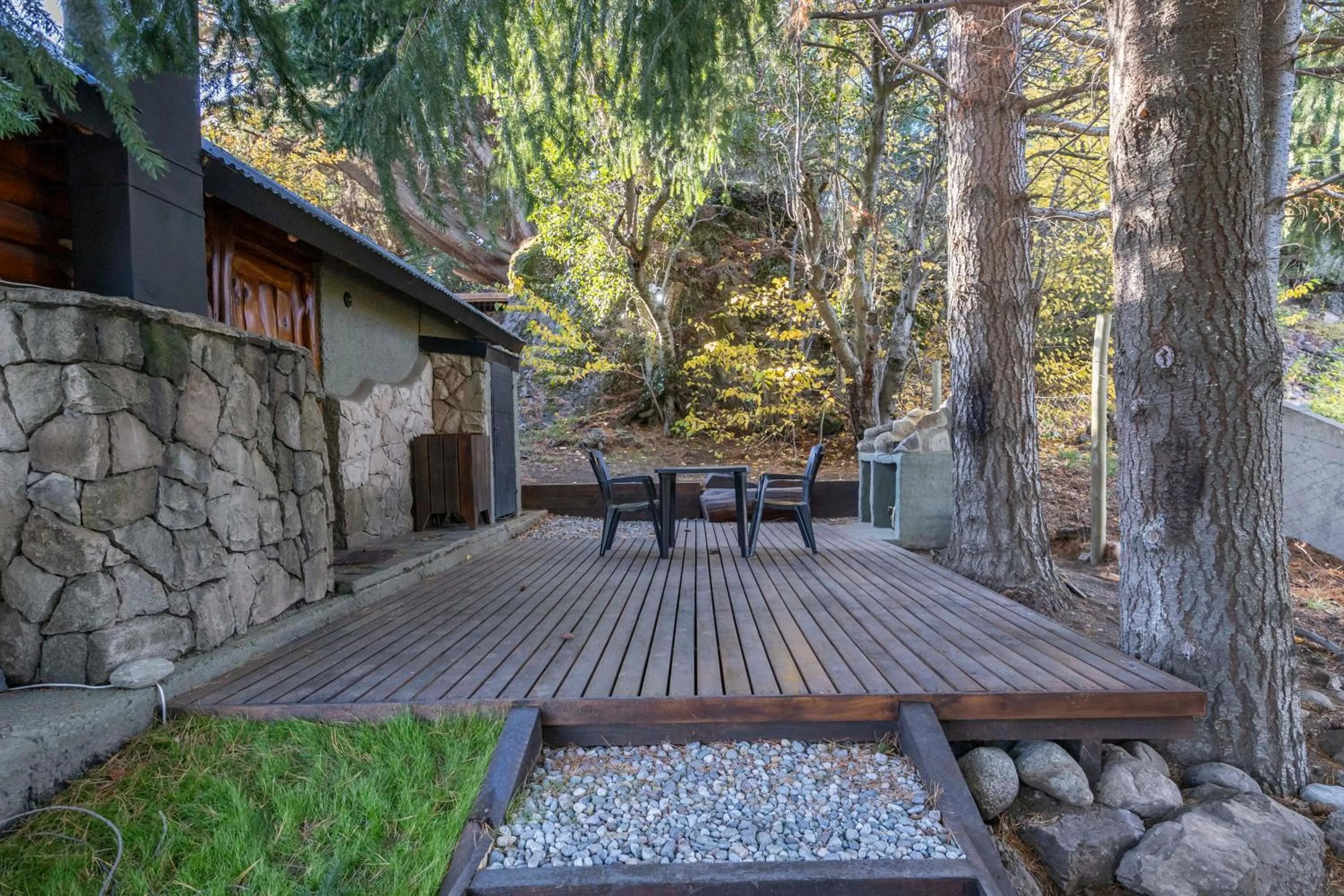 Patio in Cabañas Villa Labrador con costa de lago