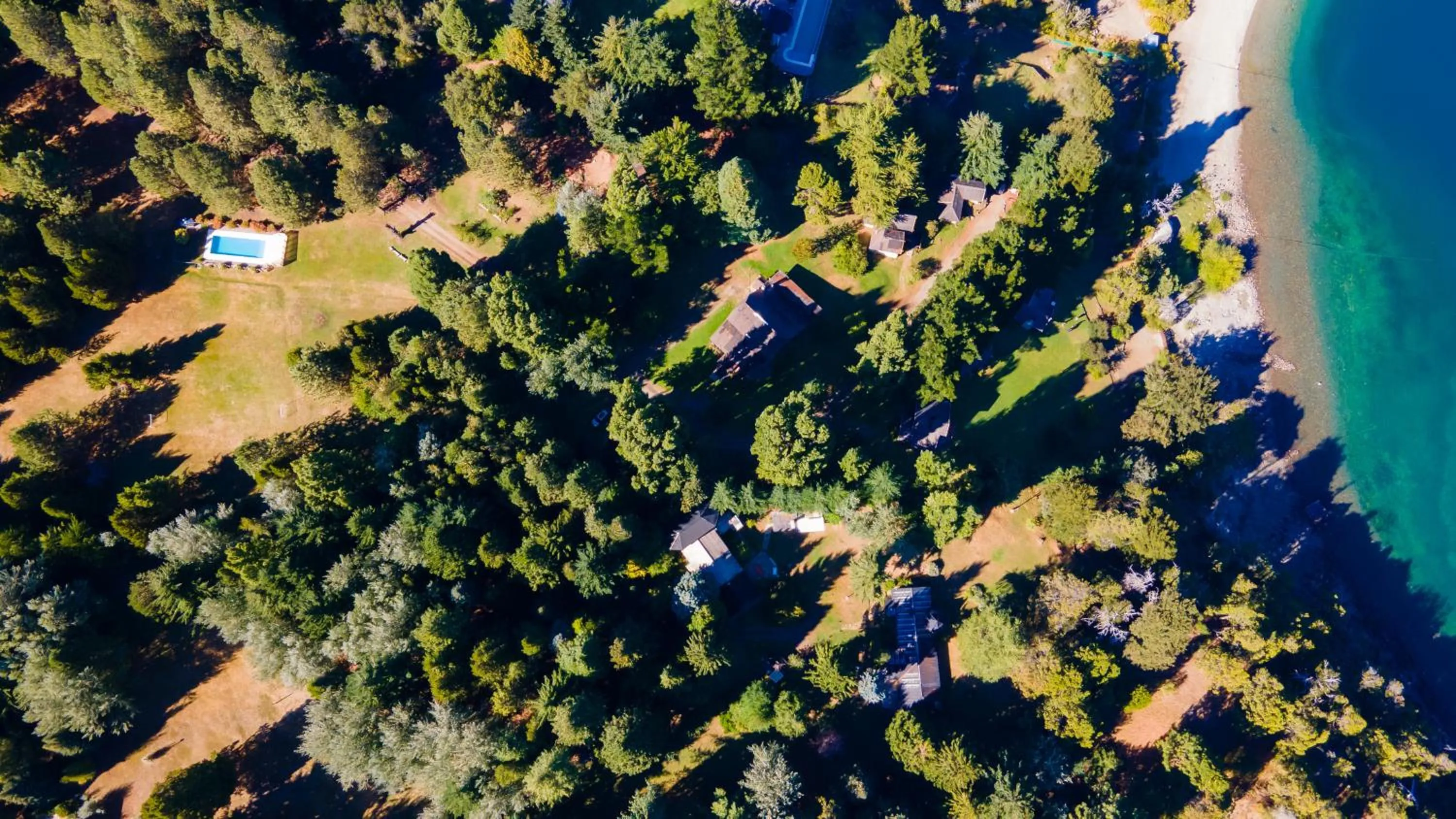 Beach in Cabañas Villa Labrador con costa de lago