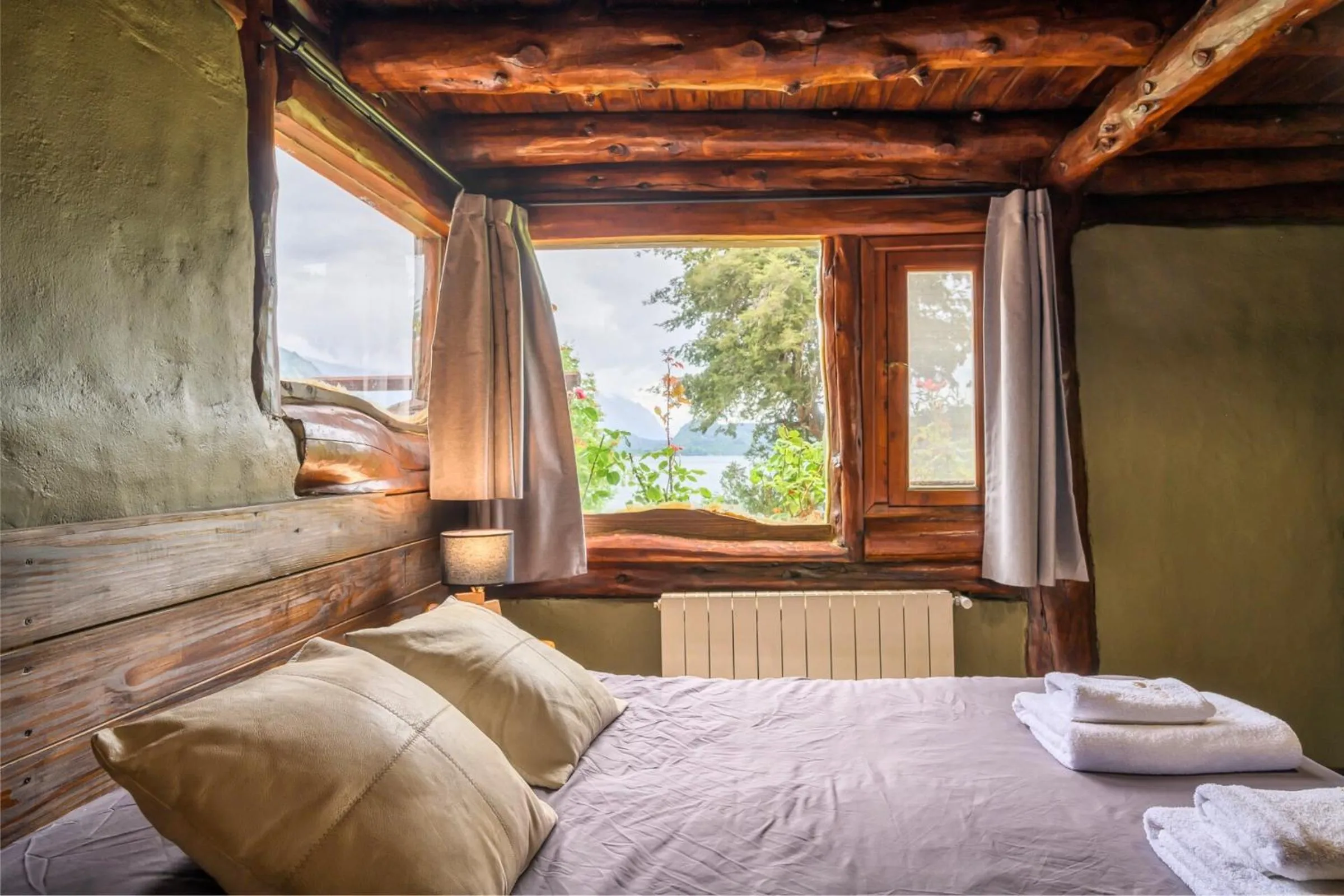 Bedroom, Bed in Cabañas Villa Labrador con costa de lago