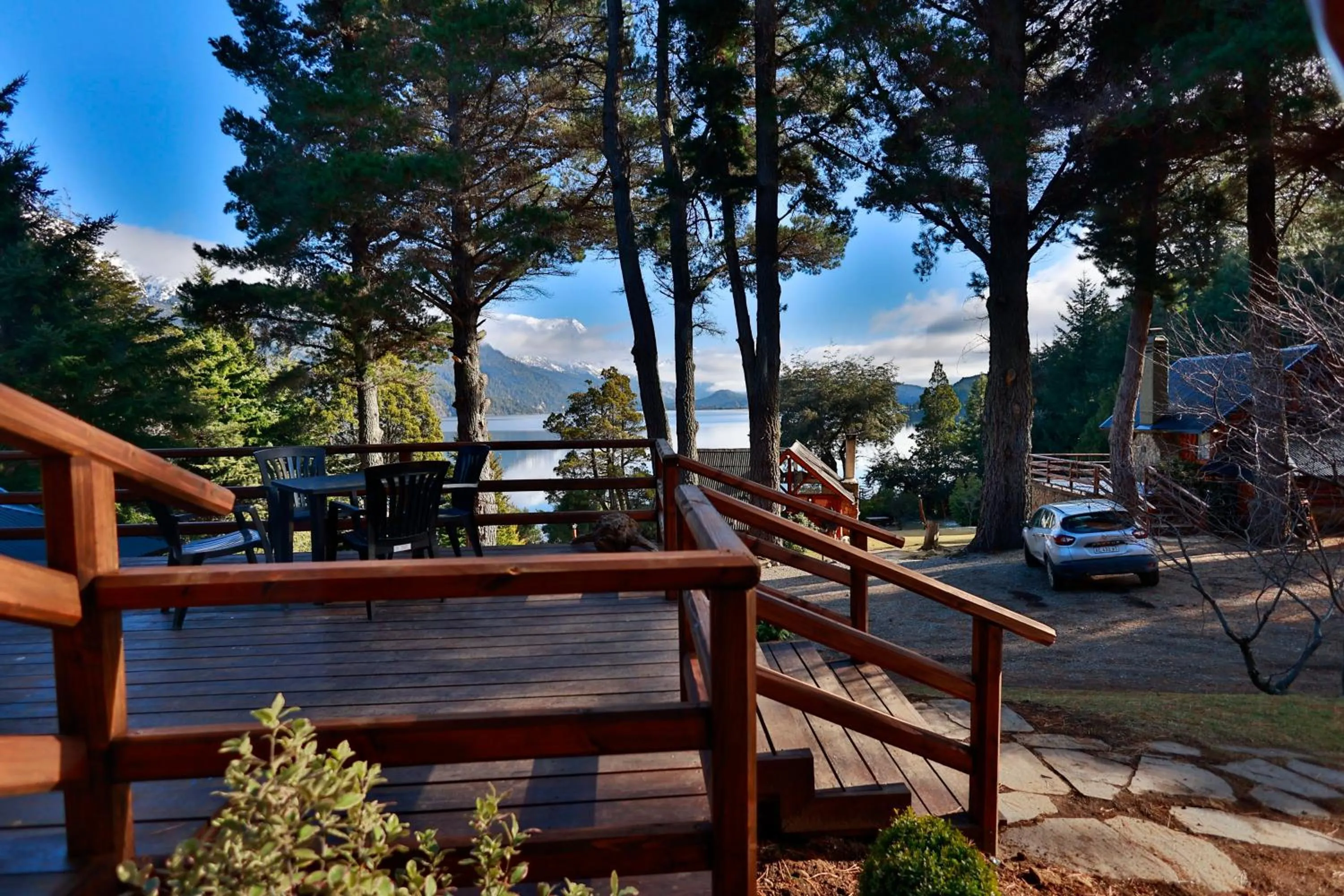 Mountain view in Cabañas Villa Labrador con costa de lago