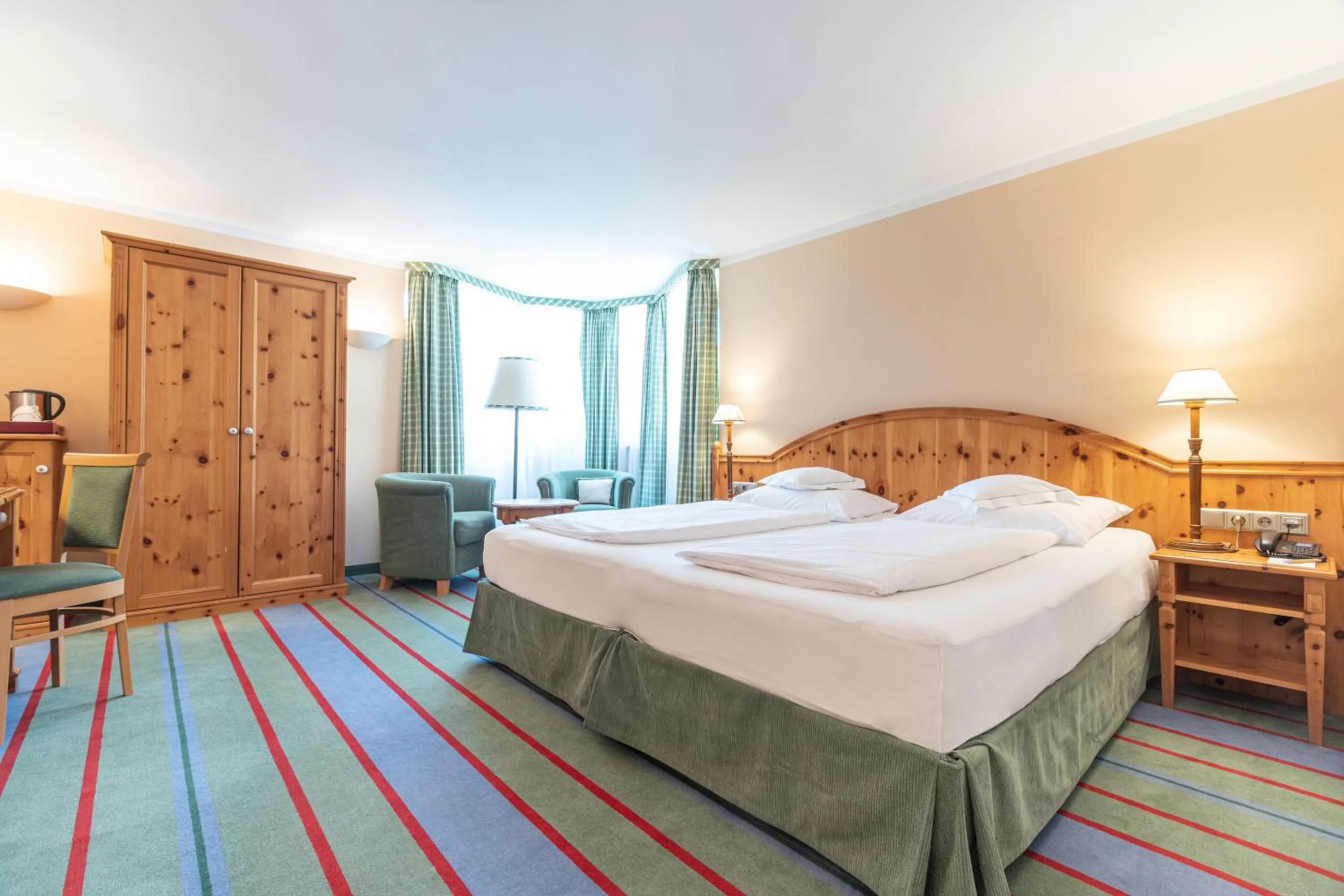 Bedroom, Bed in Hotel Kaiserhof Kitzbühel, 4 Sterne Superior