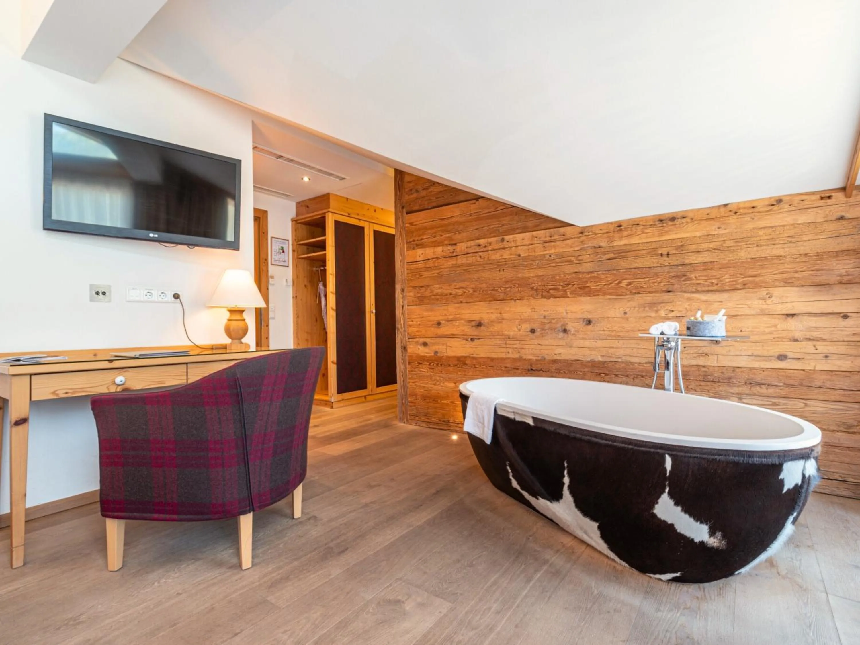 TV and multimedia in Hotel Kaiserhof Kitzbühel, 4 Sterne Superior