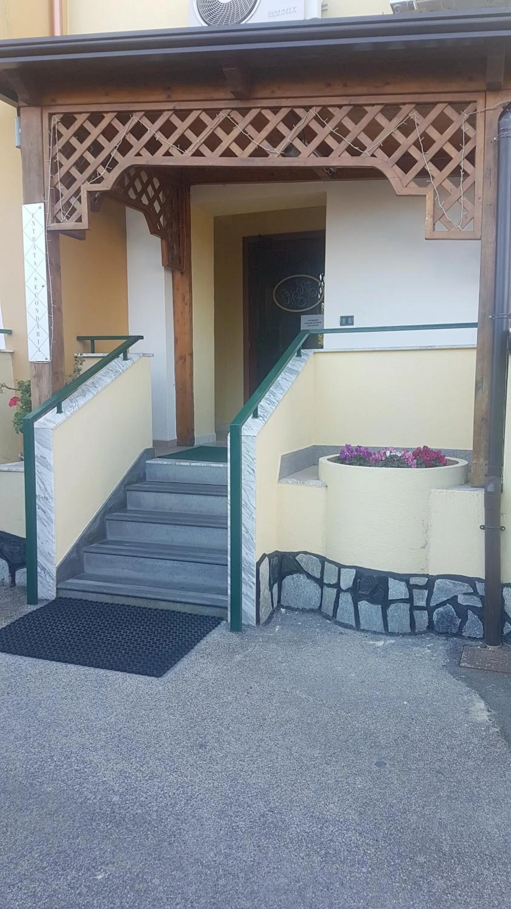 Facade/entrance in Hotel Mirage