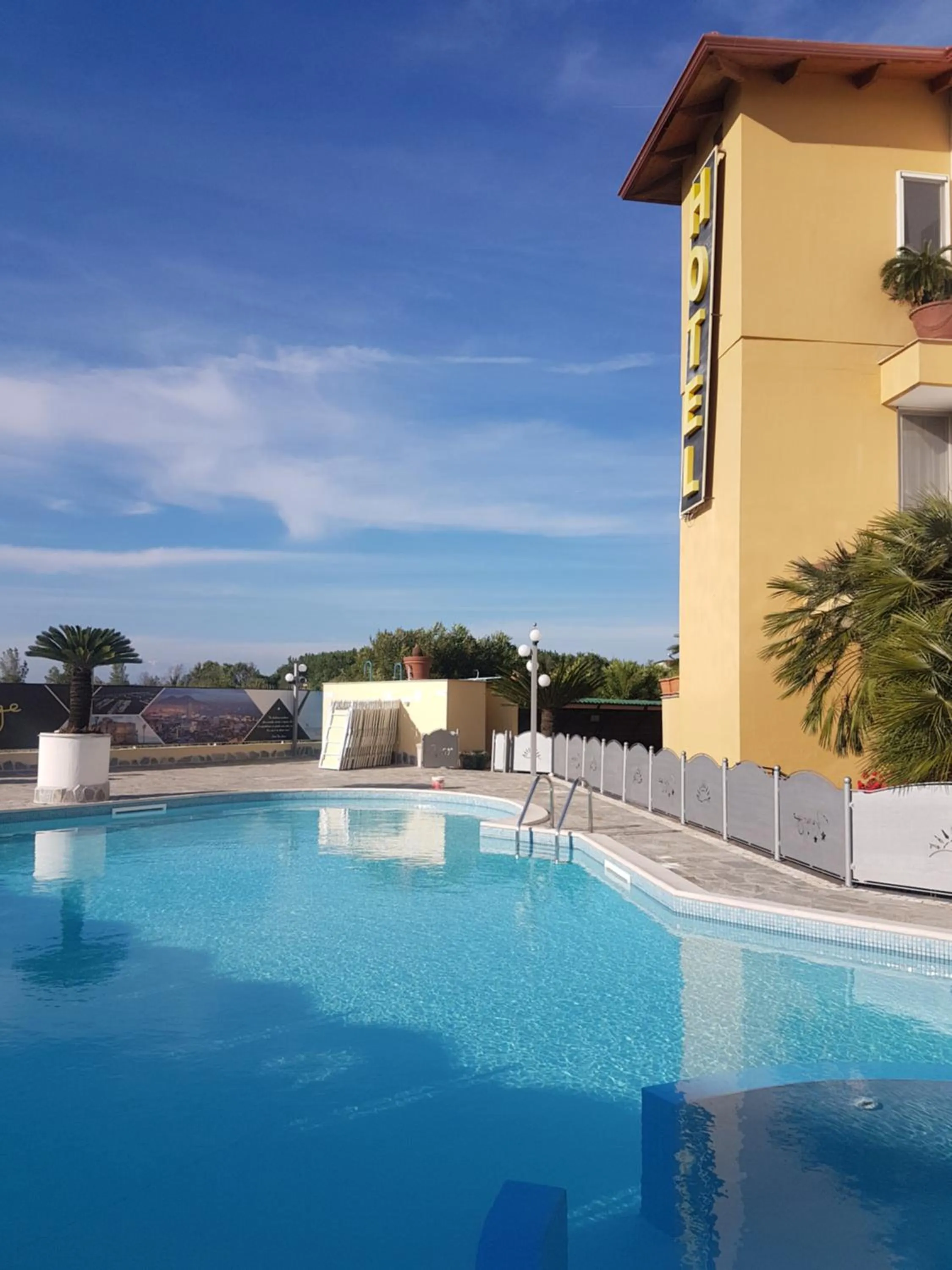 Swimming pool in Hotel Mirage