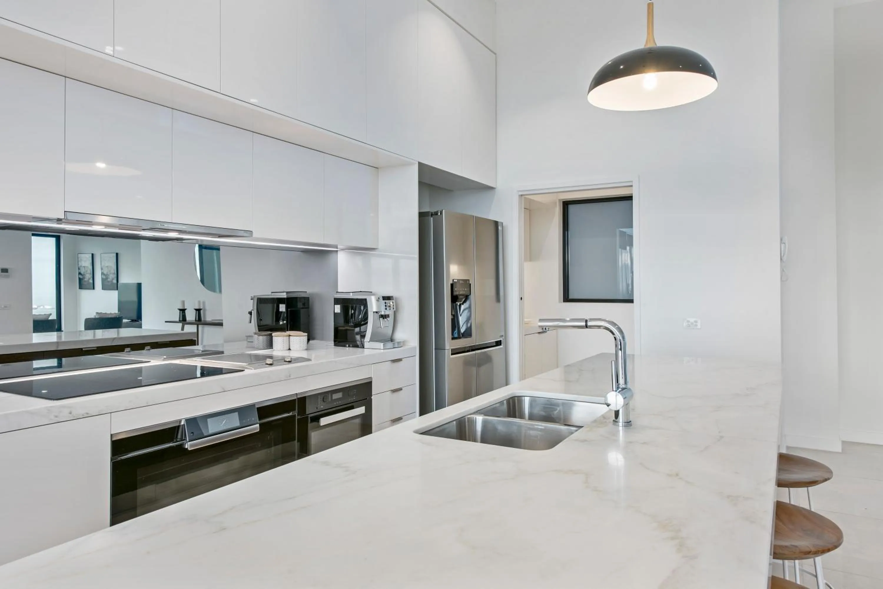 Kitchen or kitchenette in Melbourne City Apartments Panoramic Skyview Penthouse
