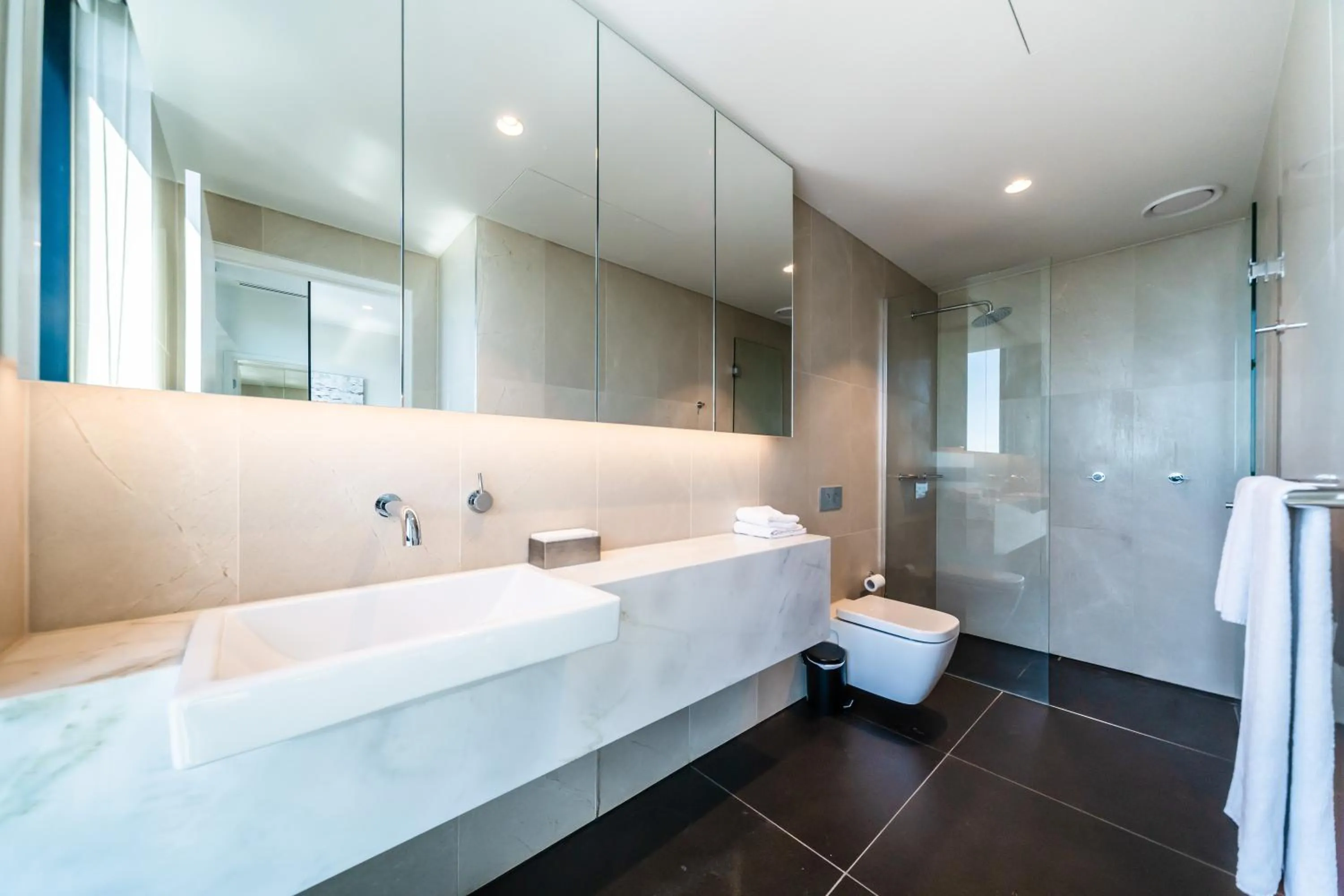 Bathroom in Melbourne City Apartments Panoramic Skyview Penthouse