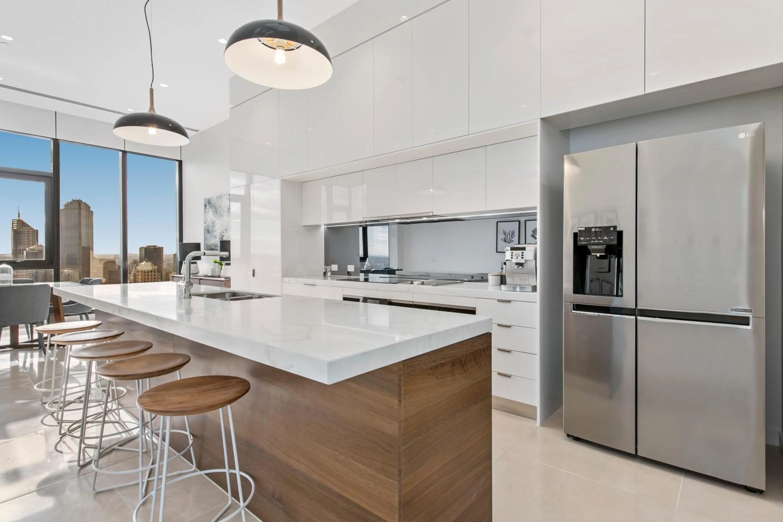 Kitchen or kitchenette in Melbourne City Apartments Panoramic Skyview Penthouse