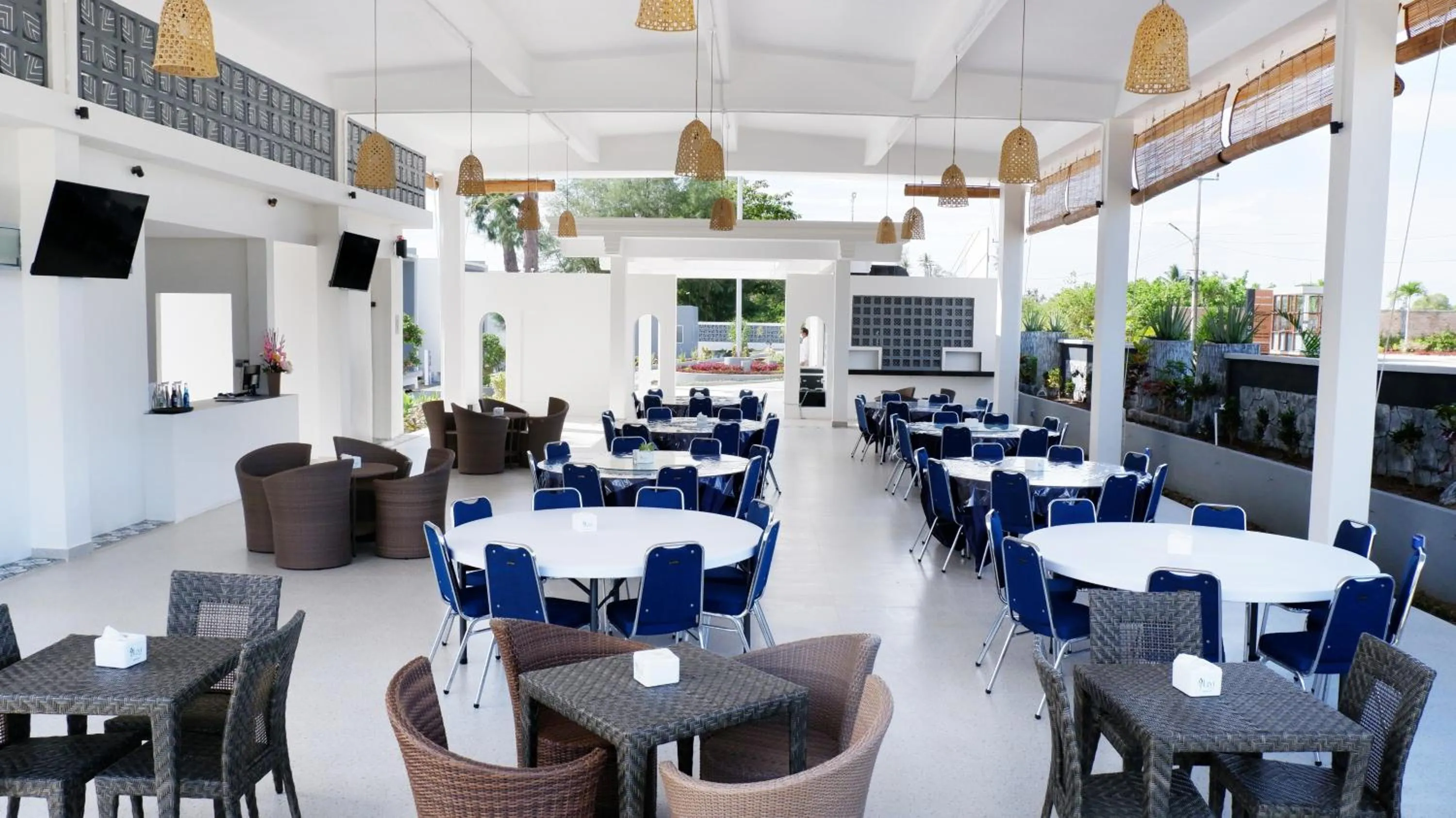 Restaurant/places to eat in One of A Kind Resort @Trikora Beach - Bintan