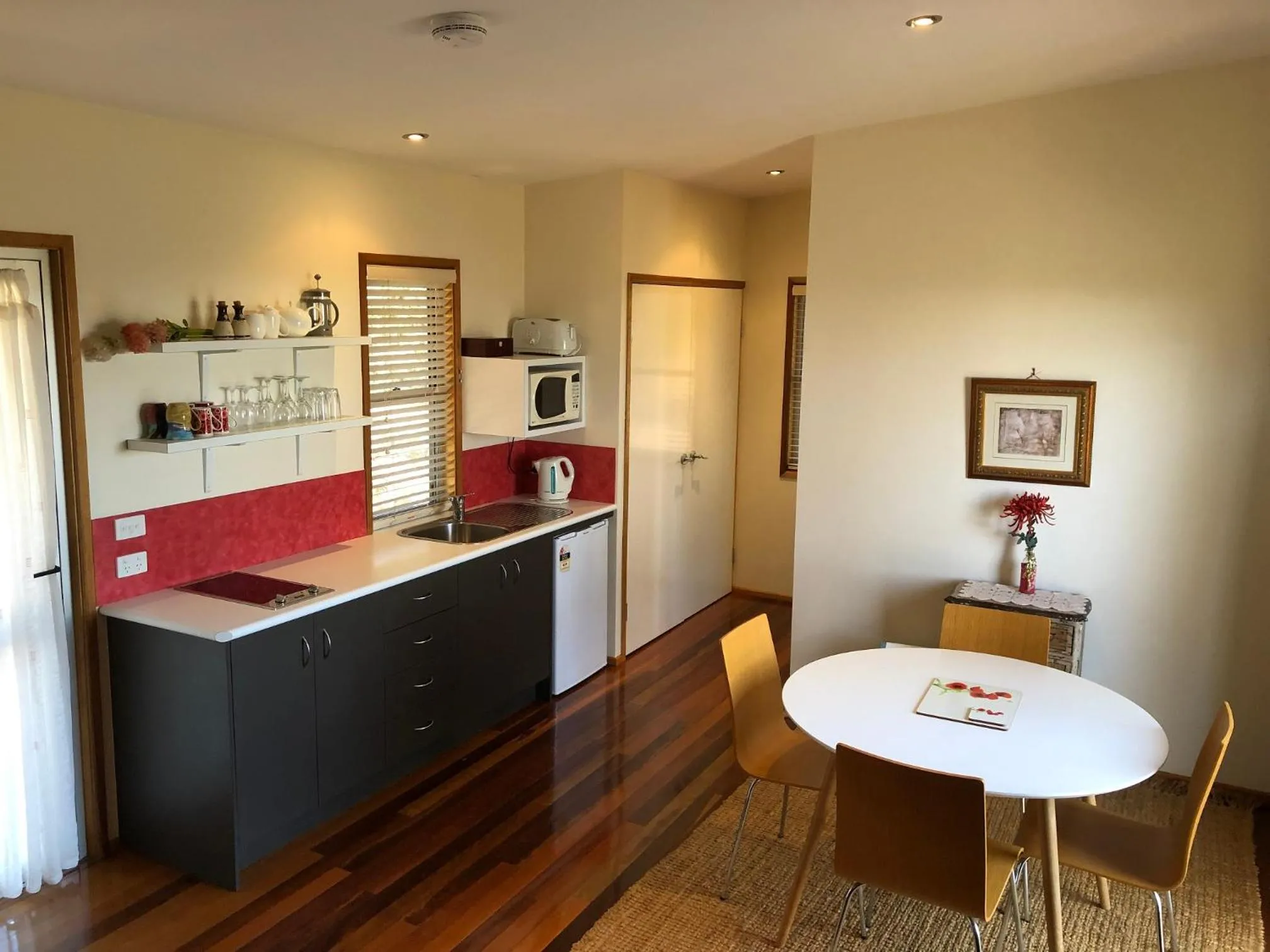 Kitchen or kitchenette in Redrock Retreat