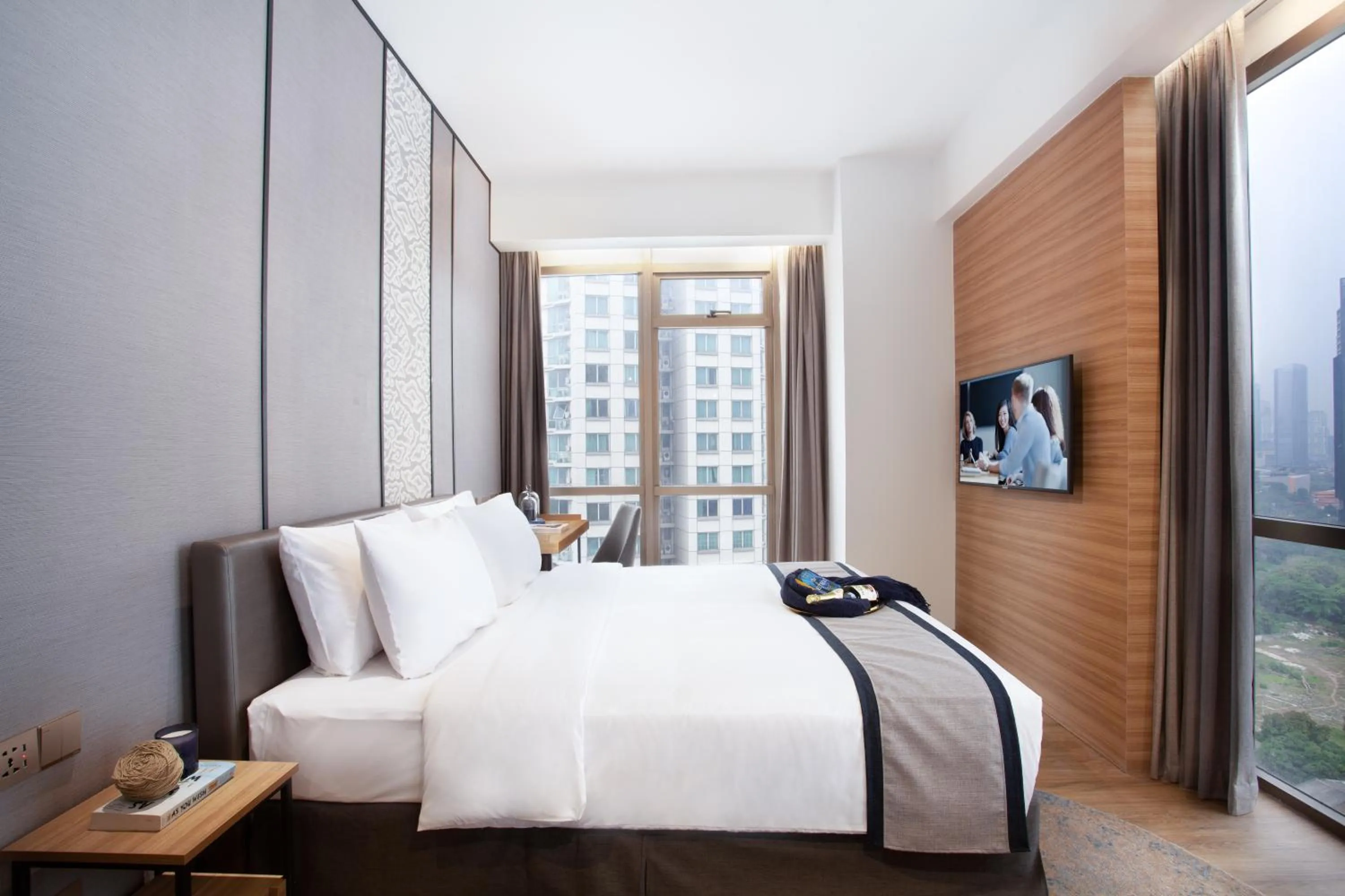 TV and multimedia, Bed in Somerset Sudirman Jakarta