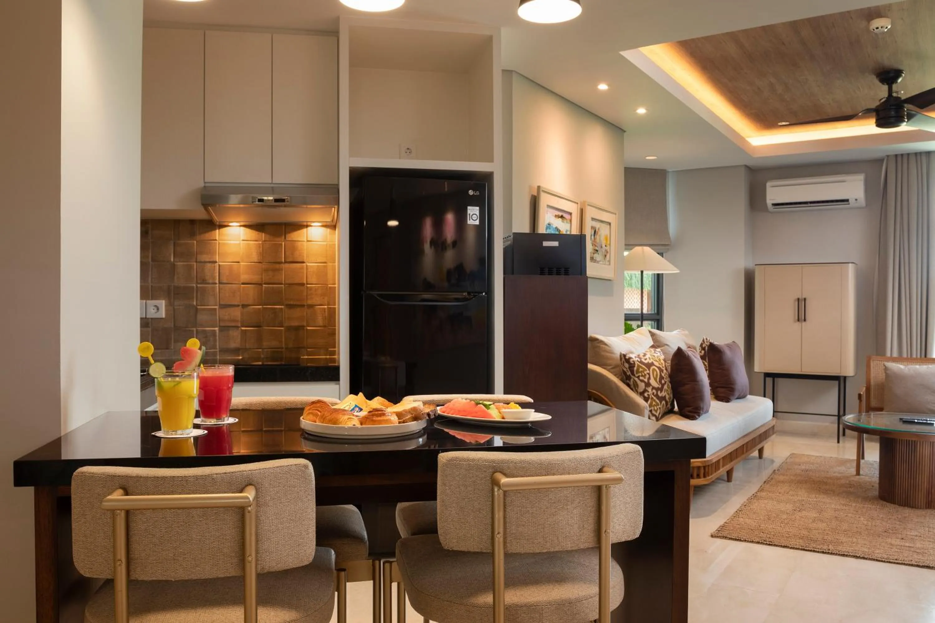 Kitchen or kitchenette in Beachwalk Residence